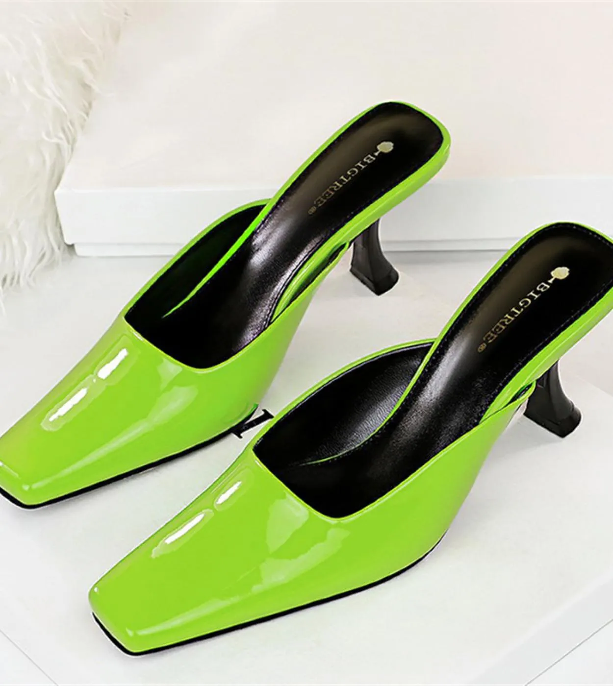 2023 Donna Estate 7cm Tacchi alti Pantofole Lady Tacchi bassi Scivoli in pelle lucida Locale notturno Slipony Punta quadrata ver