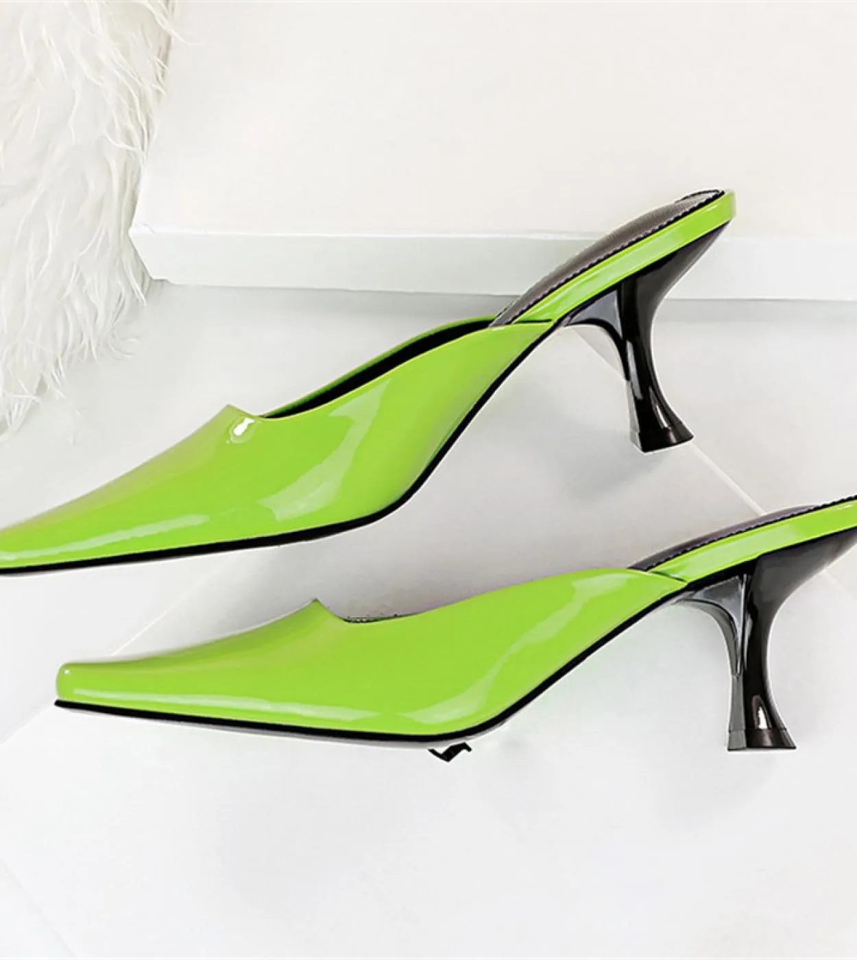 2023 Donna Estate 7cm Tacchi alti Pantofole Lady Tacchi bassi Scivoli in pelle lucida Locale notturno Slipony Punta quadrata ver