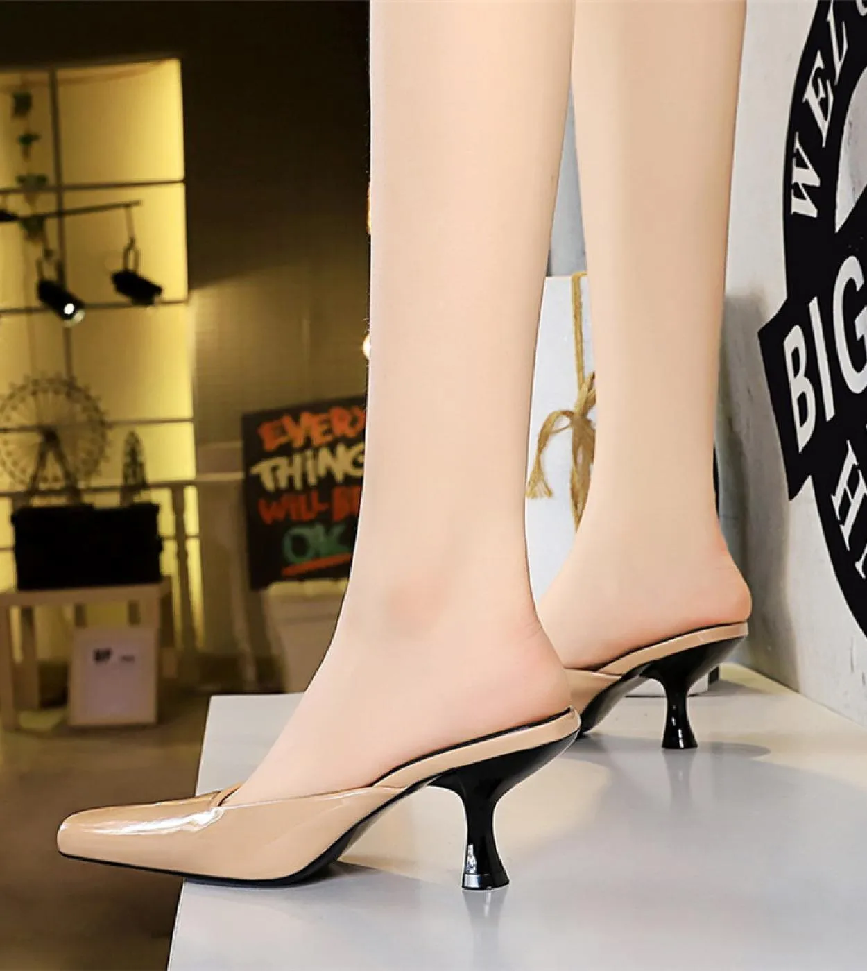 2023 Donna Estate 7cm Tacchi alti Pantofole Lady Tacchi bassi Scivoli in pelle lucida Locale notturno Slipony Punta quadrata ver