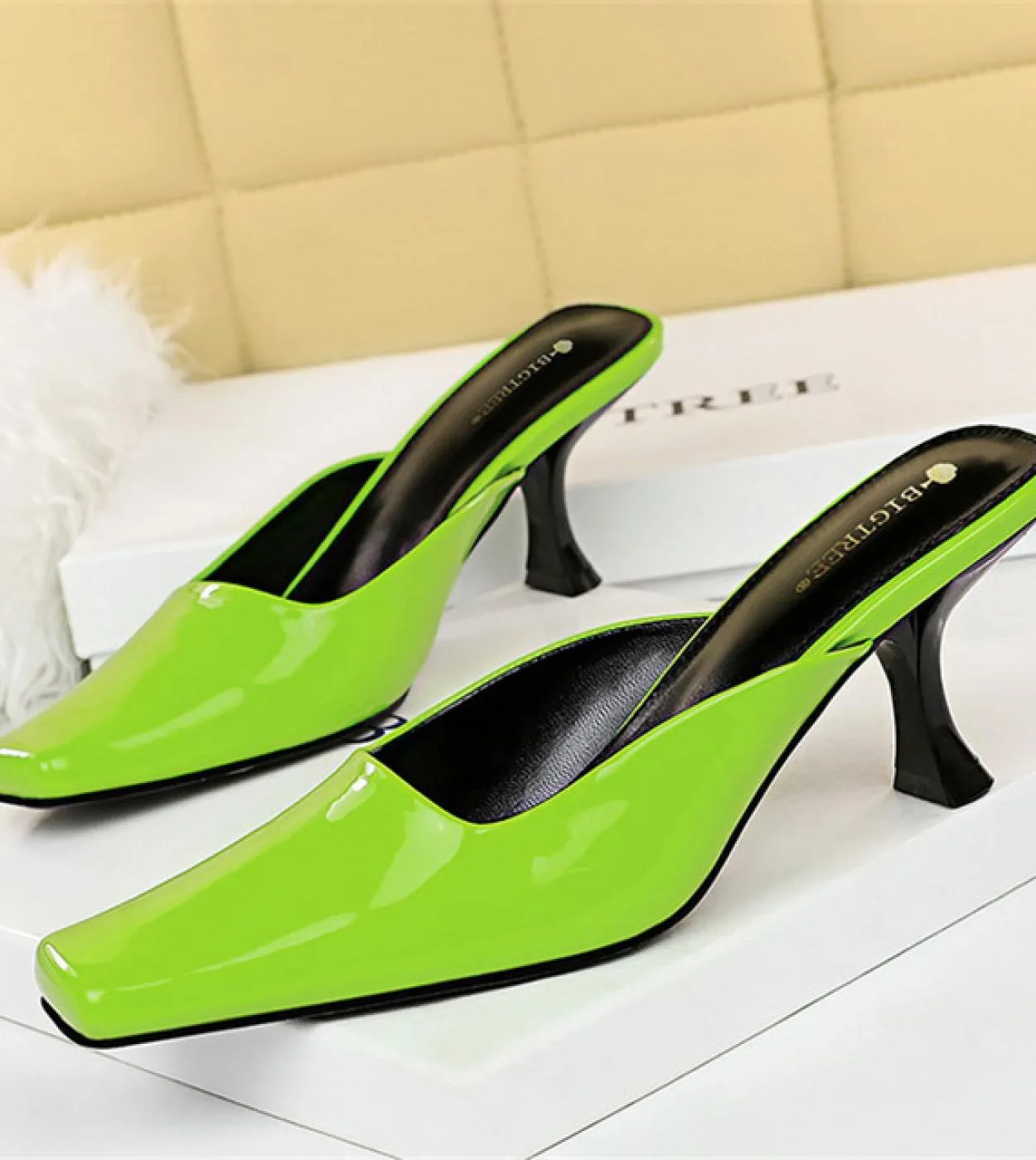 2023 Donna Estate 7cm Tacchi alti Pantofole Lady Tacchi bassi Scivoli in pelle lucida Locale notturno Slipony Punta quadrata ver