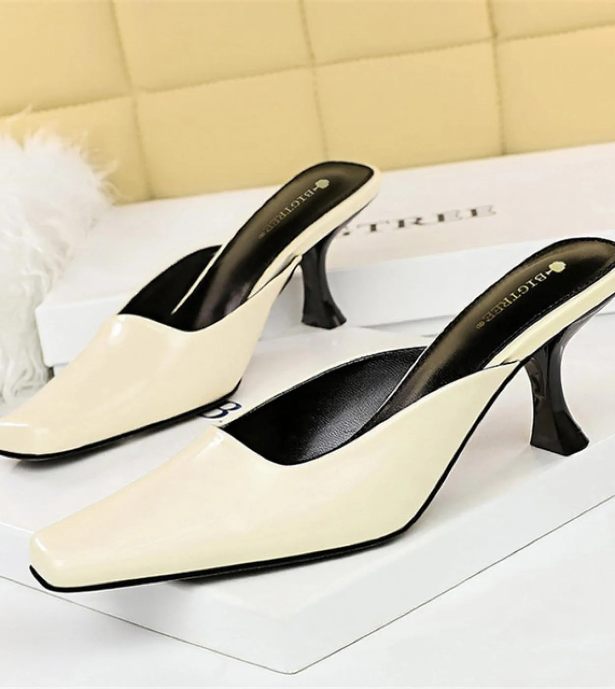2023 Donna Estate 7cm Tacchi alti Pantofole Lady Tacchi bassi Scivoli in pelle lucida Locale notturno Slipony Punta quadrata ver