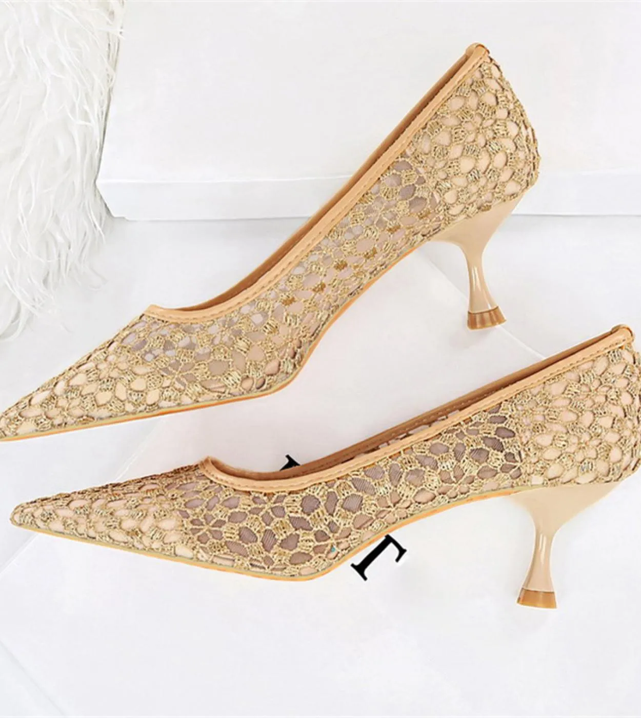 2023 Donna Tacchi medi 5,5 cm Sandali Tacchi alti Décolleté da ufficio Mesh Hollow Tacchi bassi Matrimonio Pizzo Mamma Prom Part