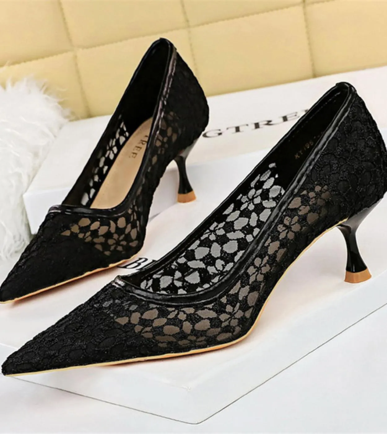 2023 Donna Tacchi medi 5,5 cm Sandali Tacchi alti Décolleté da ufficio Mesh Hollow Tacchi bassi Matrimonio Pizzo Mamma Prom Part