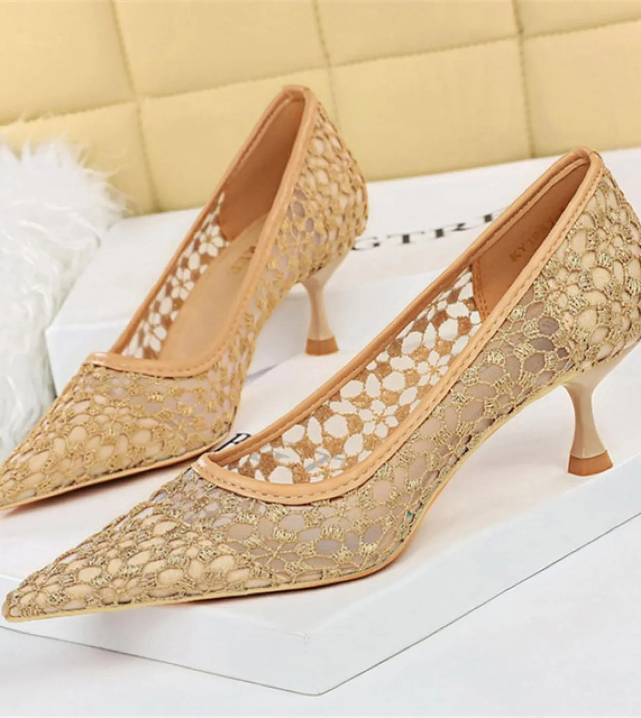 2023 Donna Tacchi medi 5,5 cm Sandali Tacchi alti Décolleté da ufficio Mesh Hollow Tacchi bassi Matrimonio Pizzo Mamma Prom Part