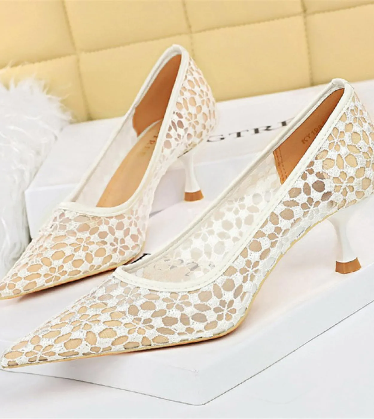 2023 Donna Tacchi medi 5,5 cm Sandali Tacchi alti Décolleté da ufficio Mesh Hollow Tacchi bassi Matrimonio Pizzo Mamma Prom Part