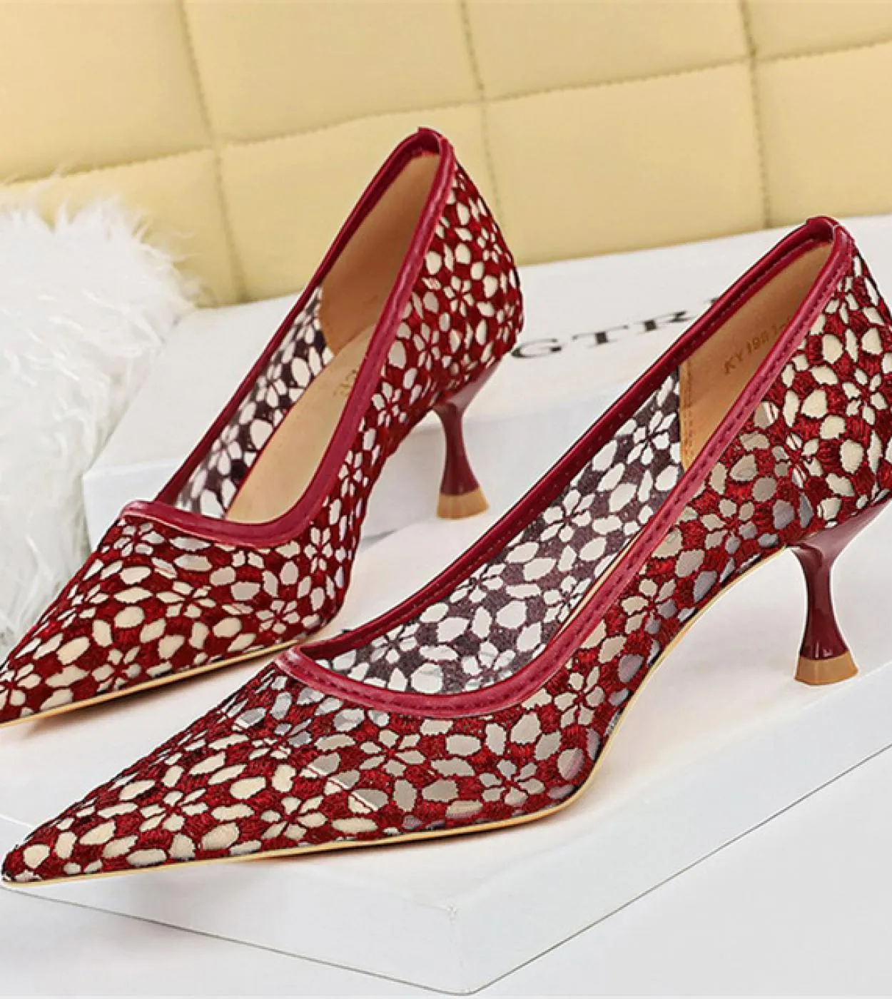 2023 Donna Tacchi medi 5,5 cm Sandali Tacchi alti Décolleté da ufficio Mesh Hollow Tacchi bassi Matrimonio Pizzo Mamma Prom Part
