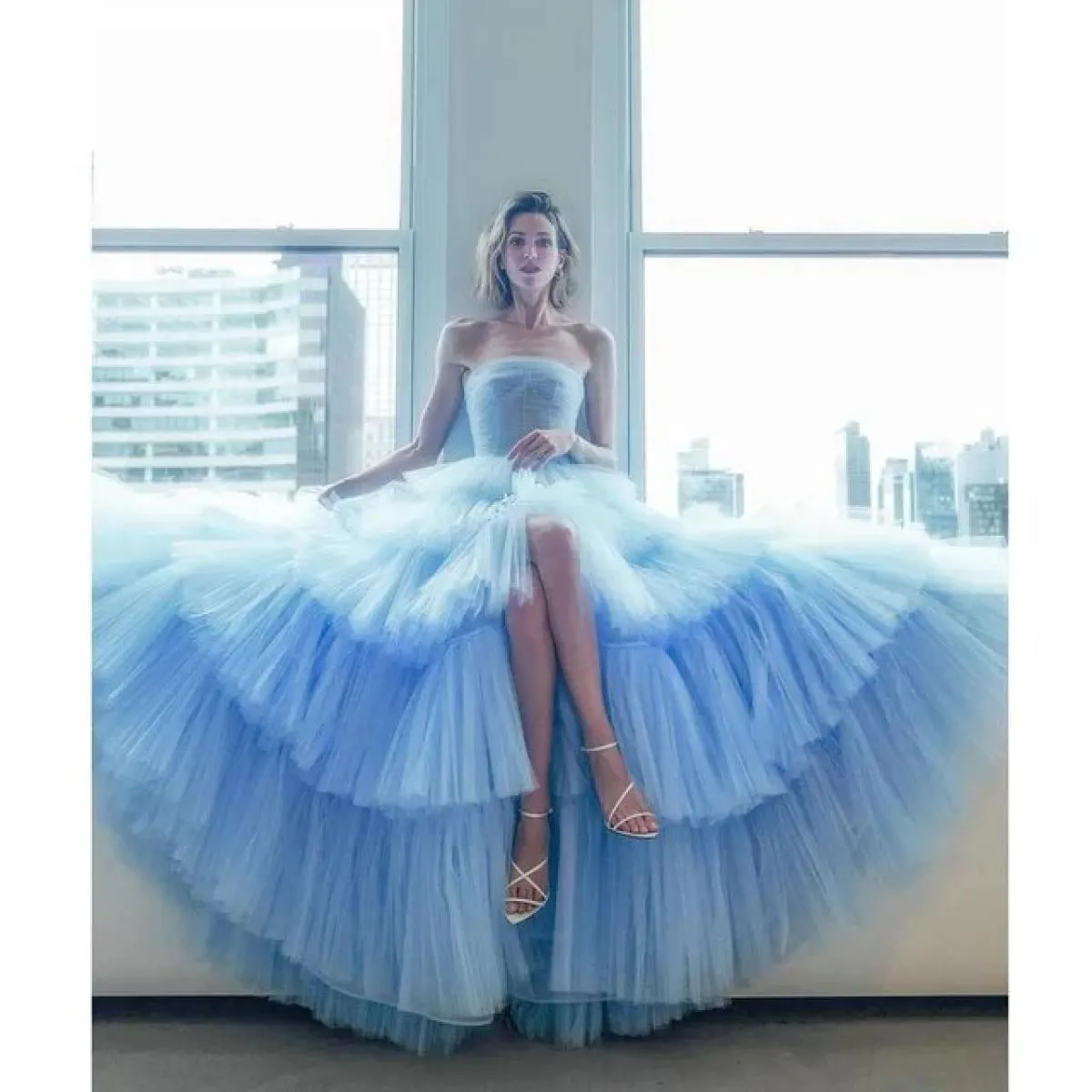 Abito in tulle a strati senza spalline azzurro cielo Abito da ballo da donna Abiti da cerimonia alti e bassi Abiti da sera soffi