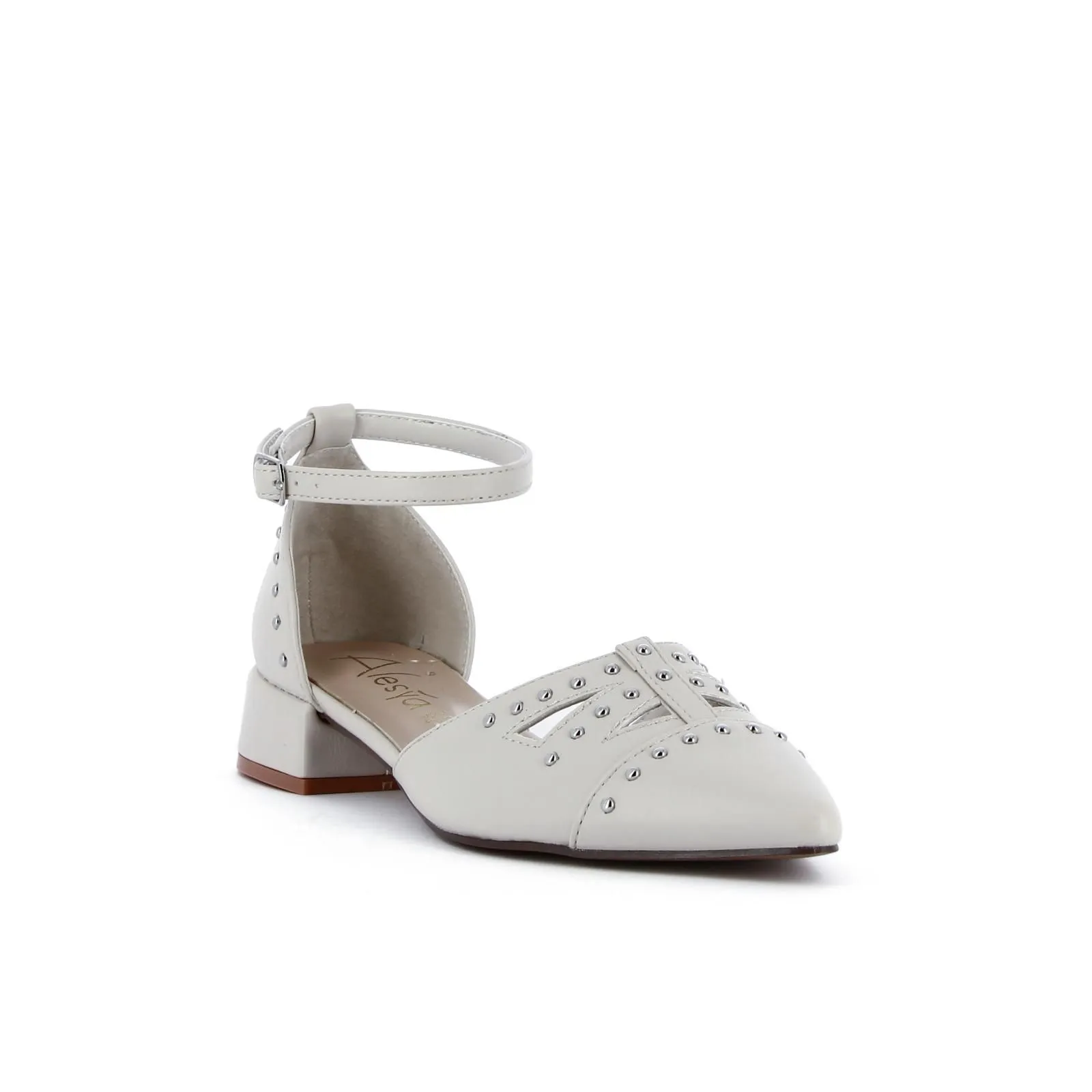 Ballerine beige a punta con dettaglio traforato borchie e tacco basso