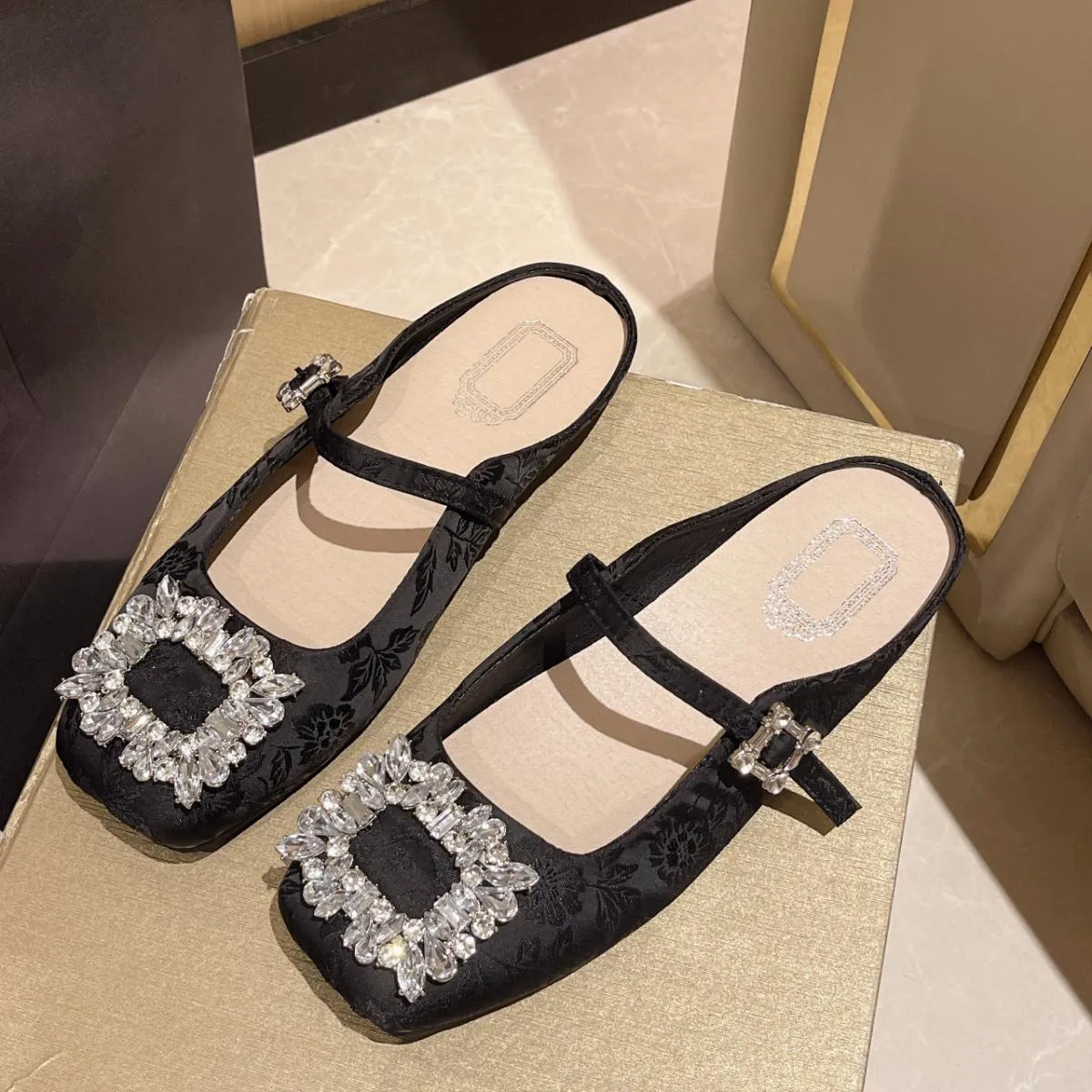 Ballerine di lusso con fibbia quadrata in cristallo Donna Elegante floreale jacquard in raso di seta Mary Janes da donna Design