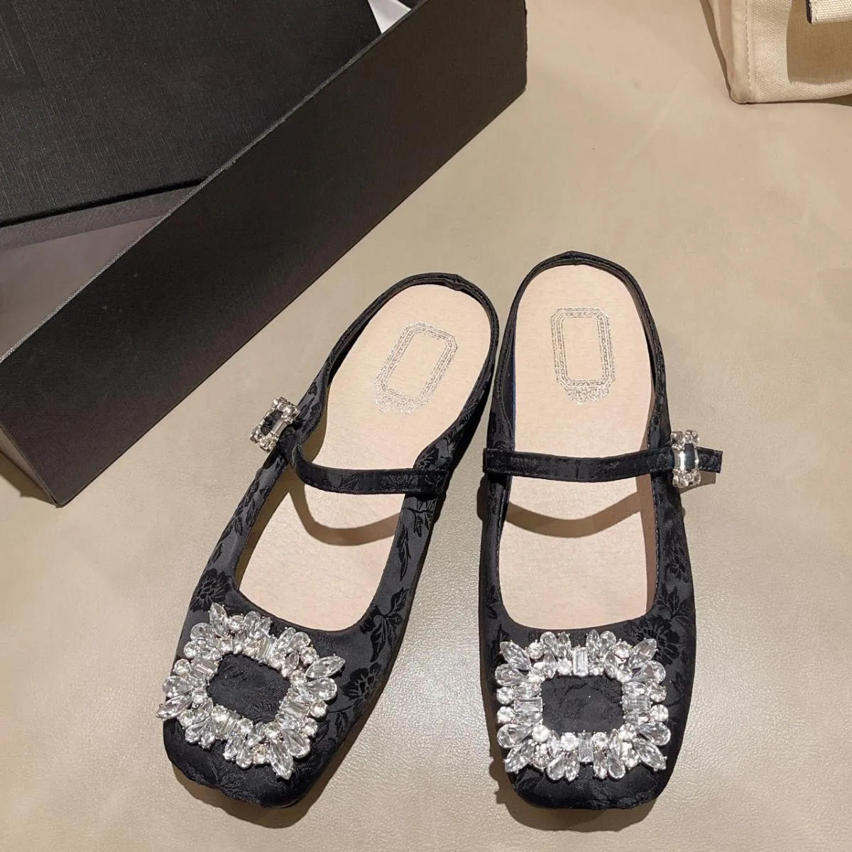 Ballerine di lusso con fibbia quadrata in cristallo Donna Elegante floreale jacquard in raso di seta Mary Janes da donna Design