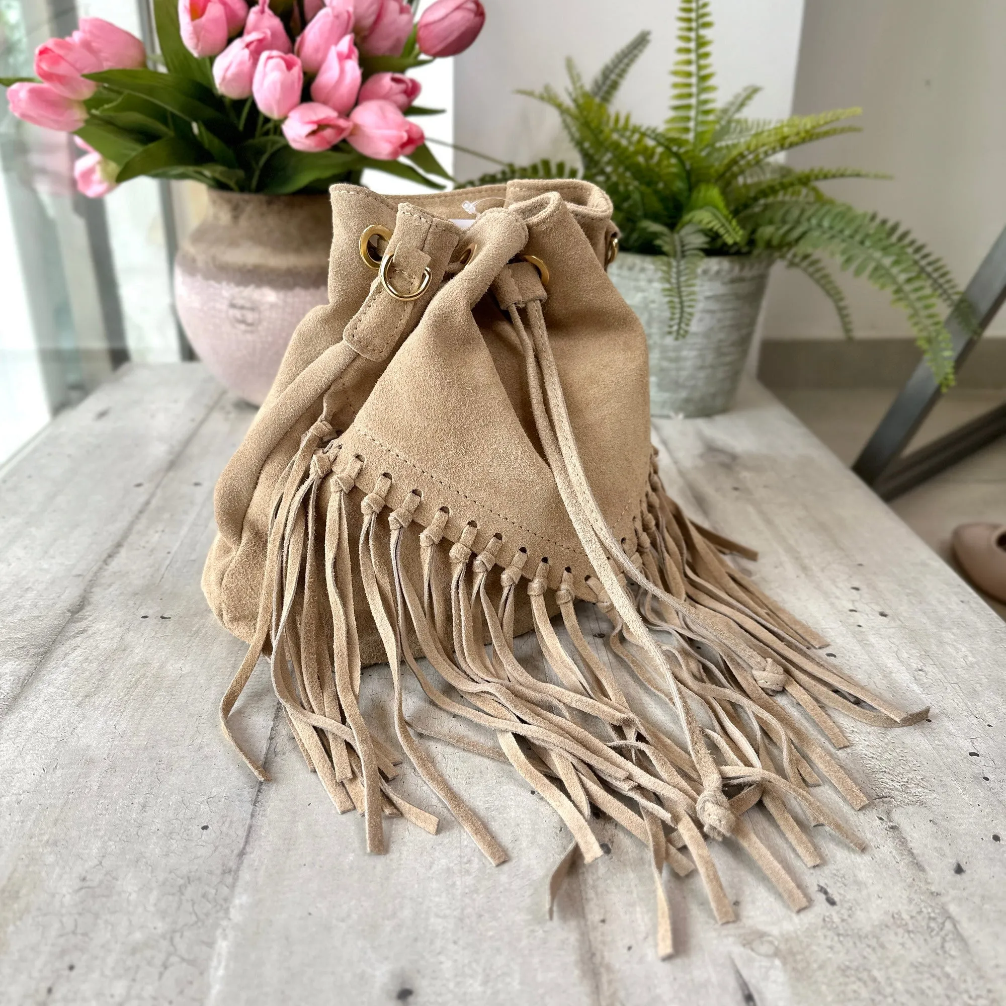 Borsa a Secchiello con Frange Beige in Pelle Scamosciata KIKKIBAGS EVA
