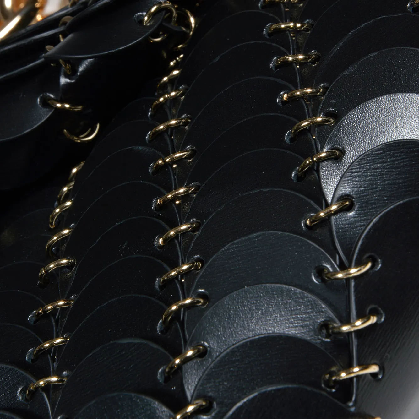 Borsa a spalla Paco Pocket in pelle nera con anelle Rabanne