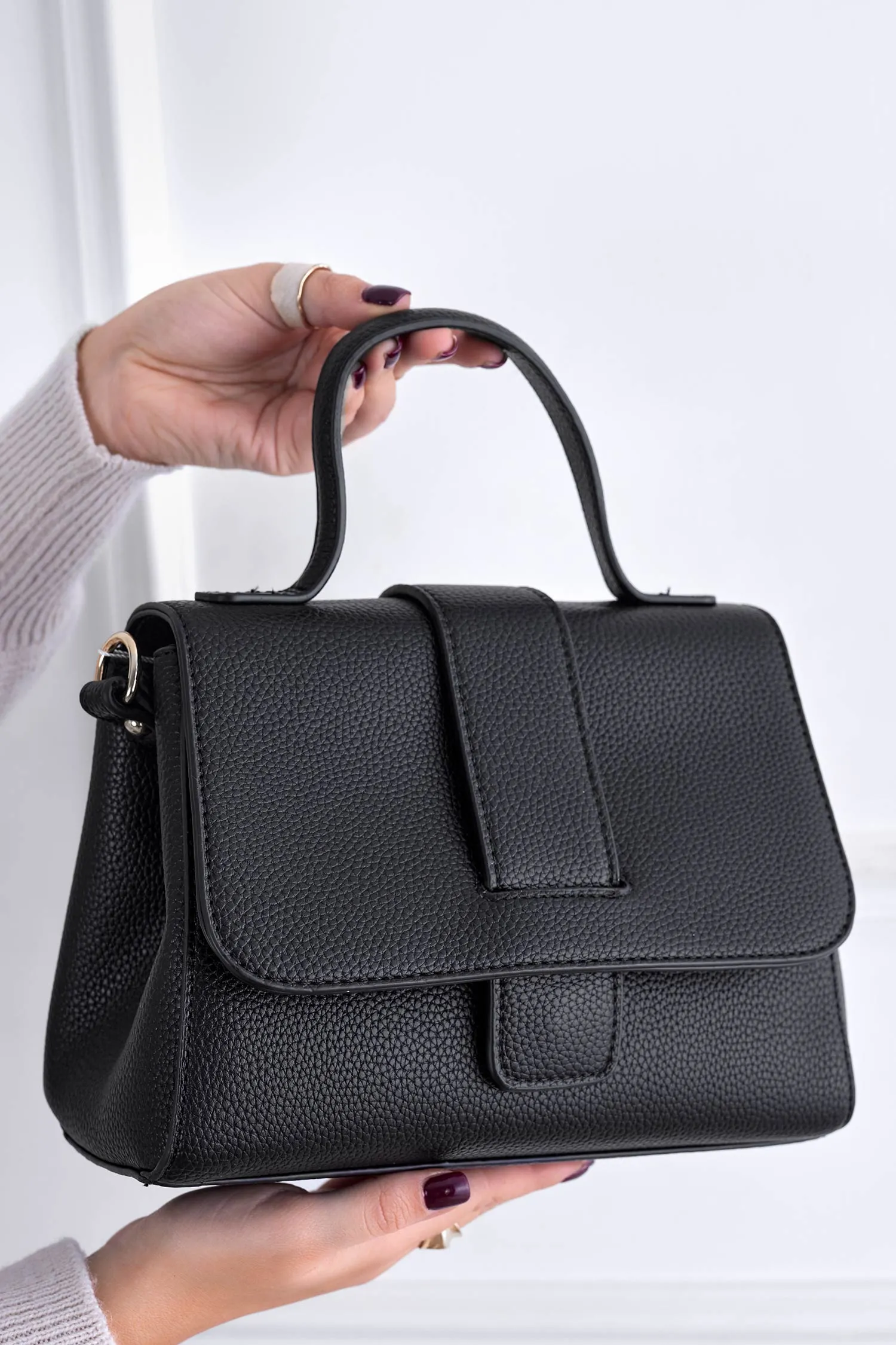 Borsa nera con tracolla B230