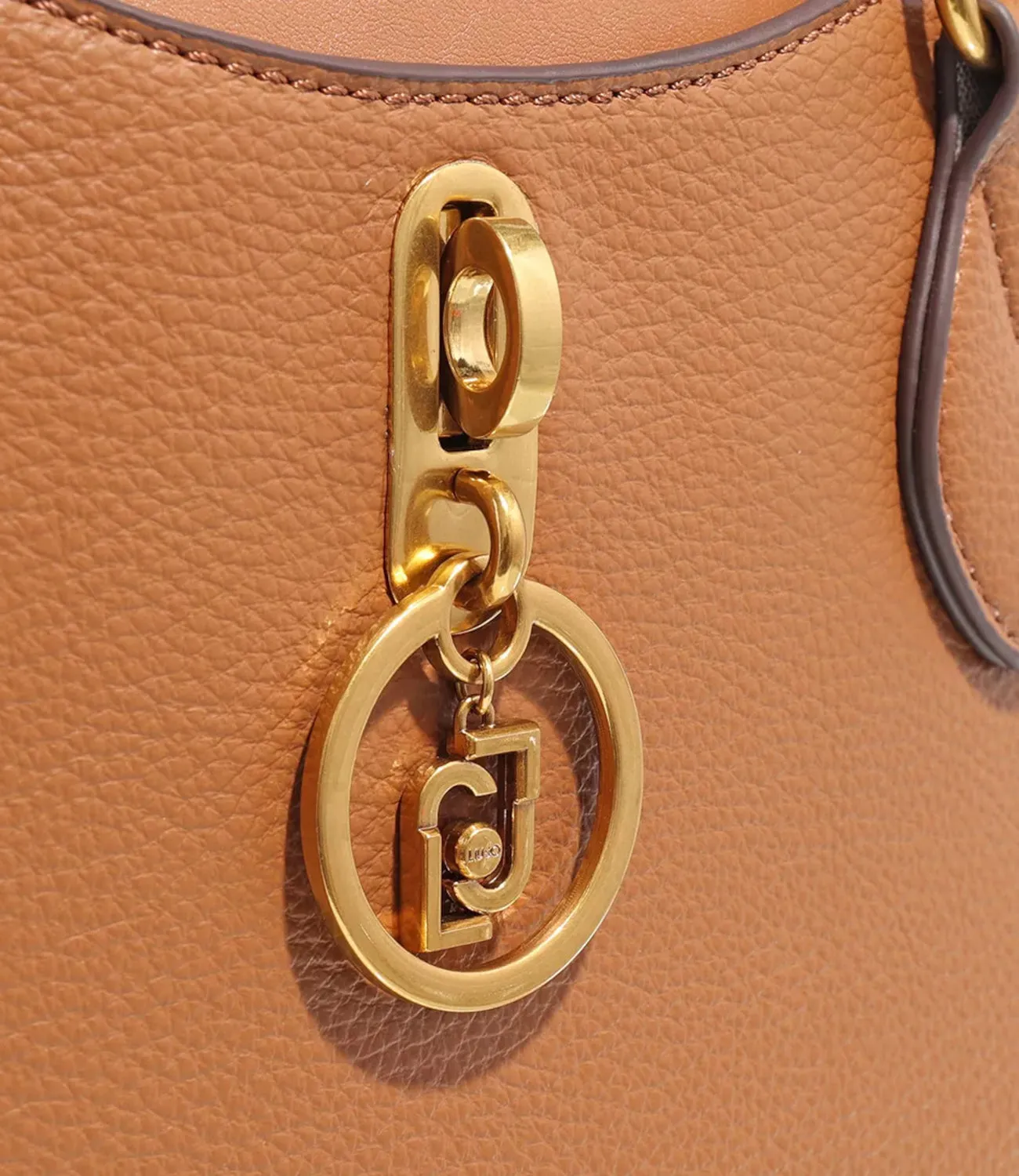 Borsa shopper squadrata con pendente