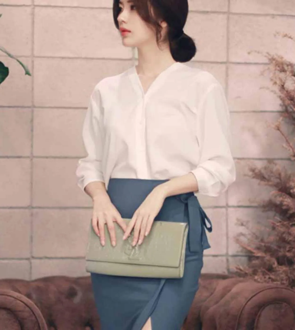 Camicie da donna a maniche lunghe con fiocco sul retro con scollo a V Chic Camicie stile inizio autunno Camicetta in chiffon bia