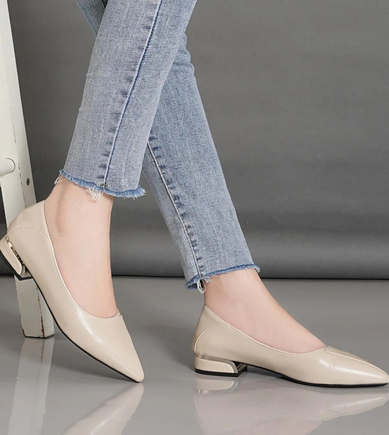 Estate Autunno Colore Solido Bocca Superficiale Donne Scarpe Cuspide Chunky Tacchi Bassi Scarpe Per Le Donne 2022 Scarpe Da Donn