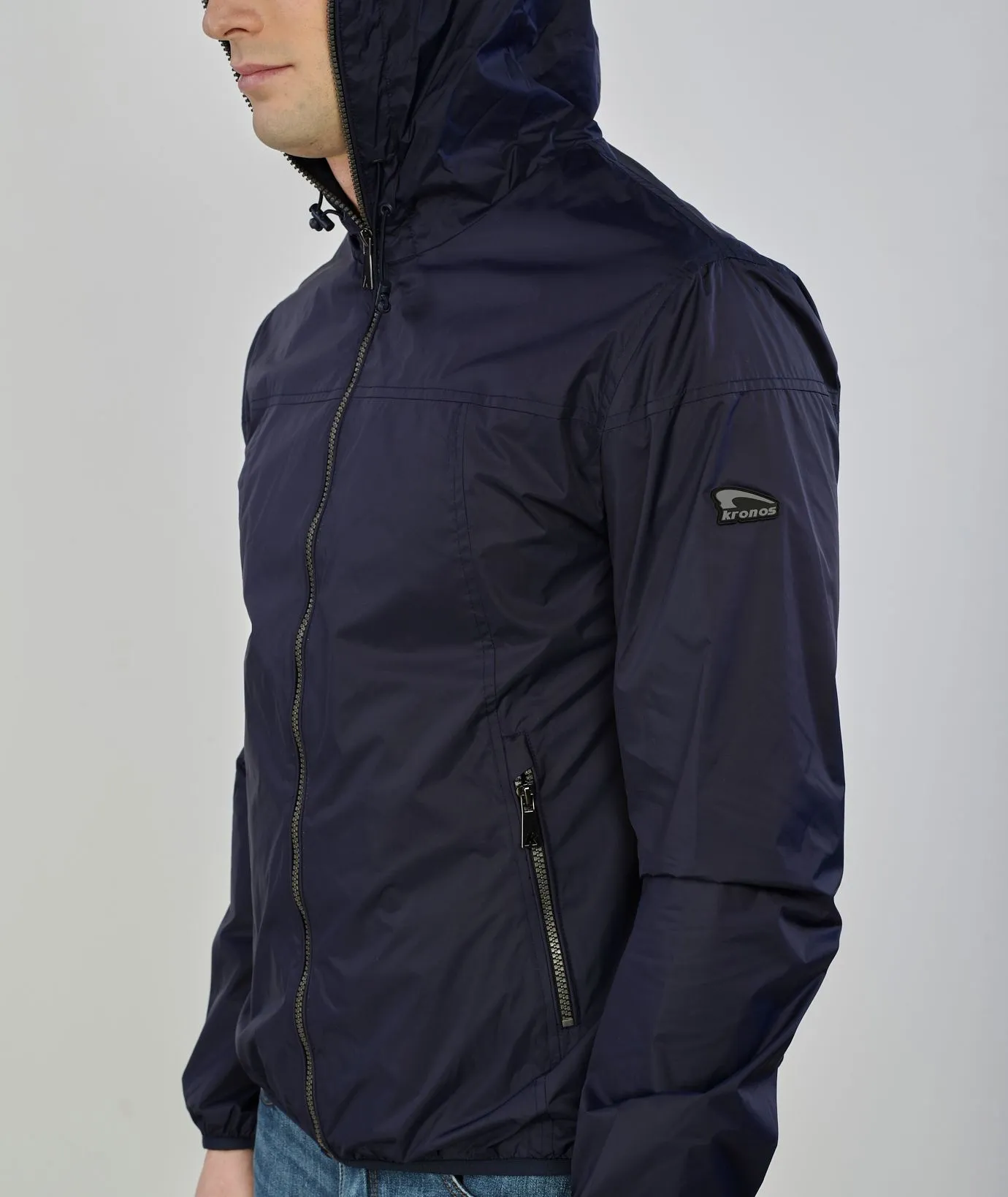 Giacca antivento blu con zip