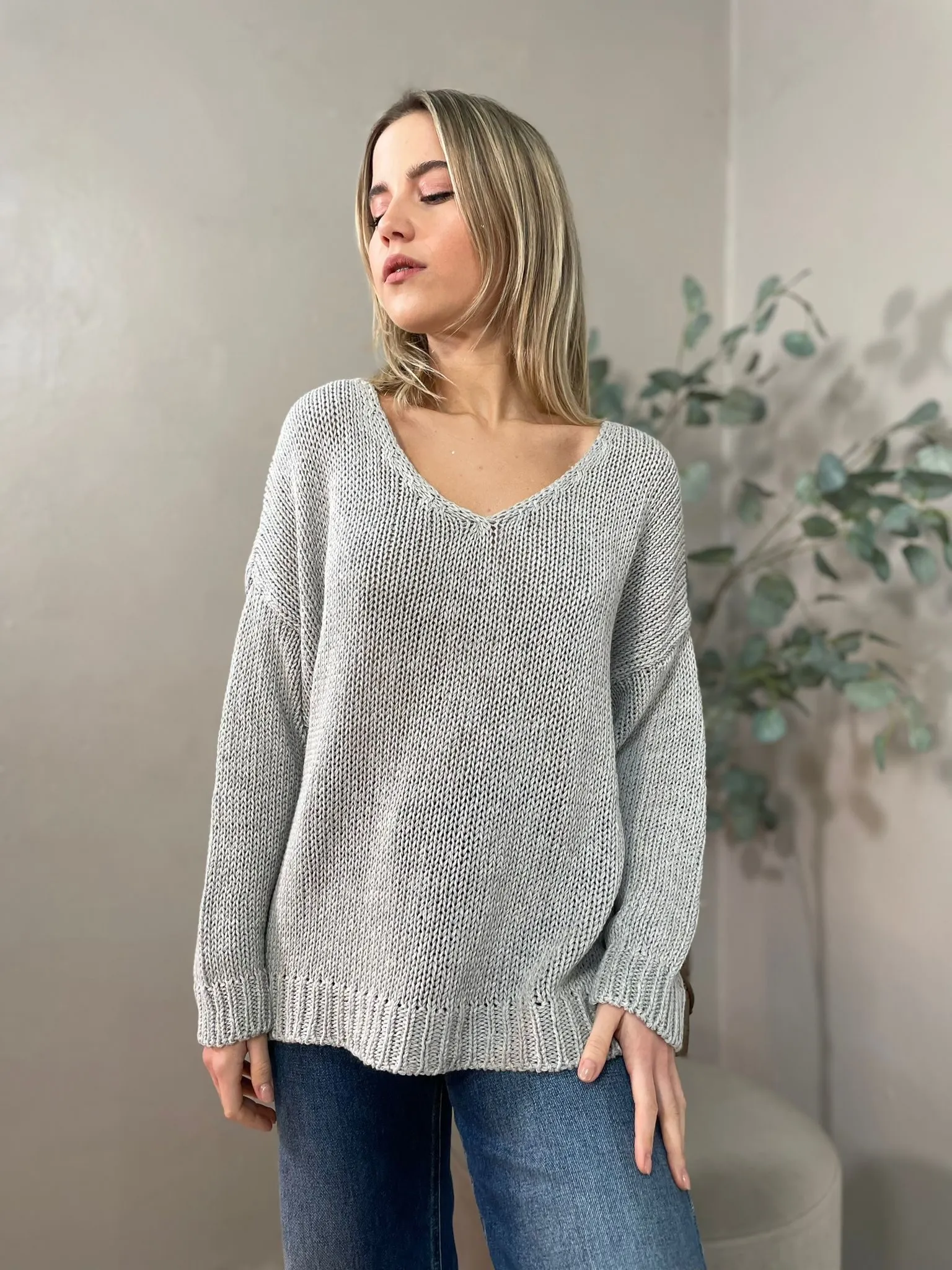Maglia Scollo a V Grigia
