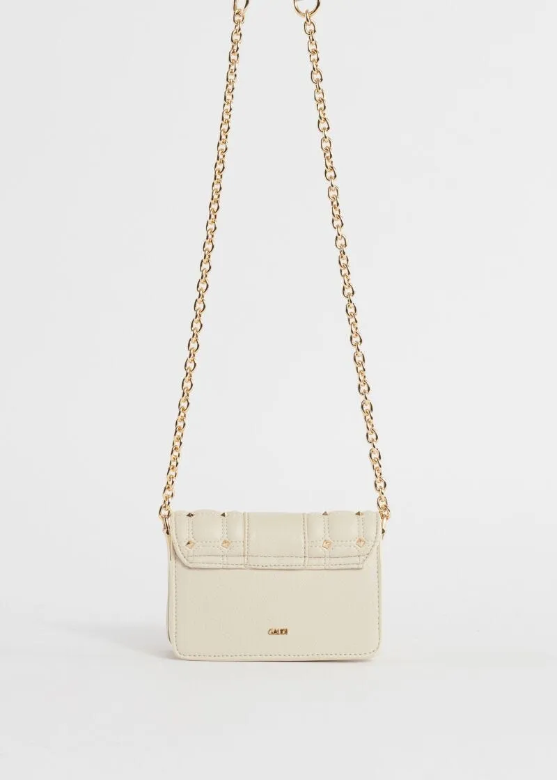 Mini crossbody matelassé con borchie