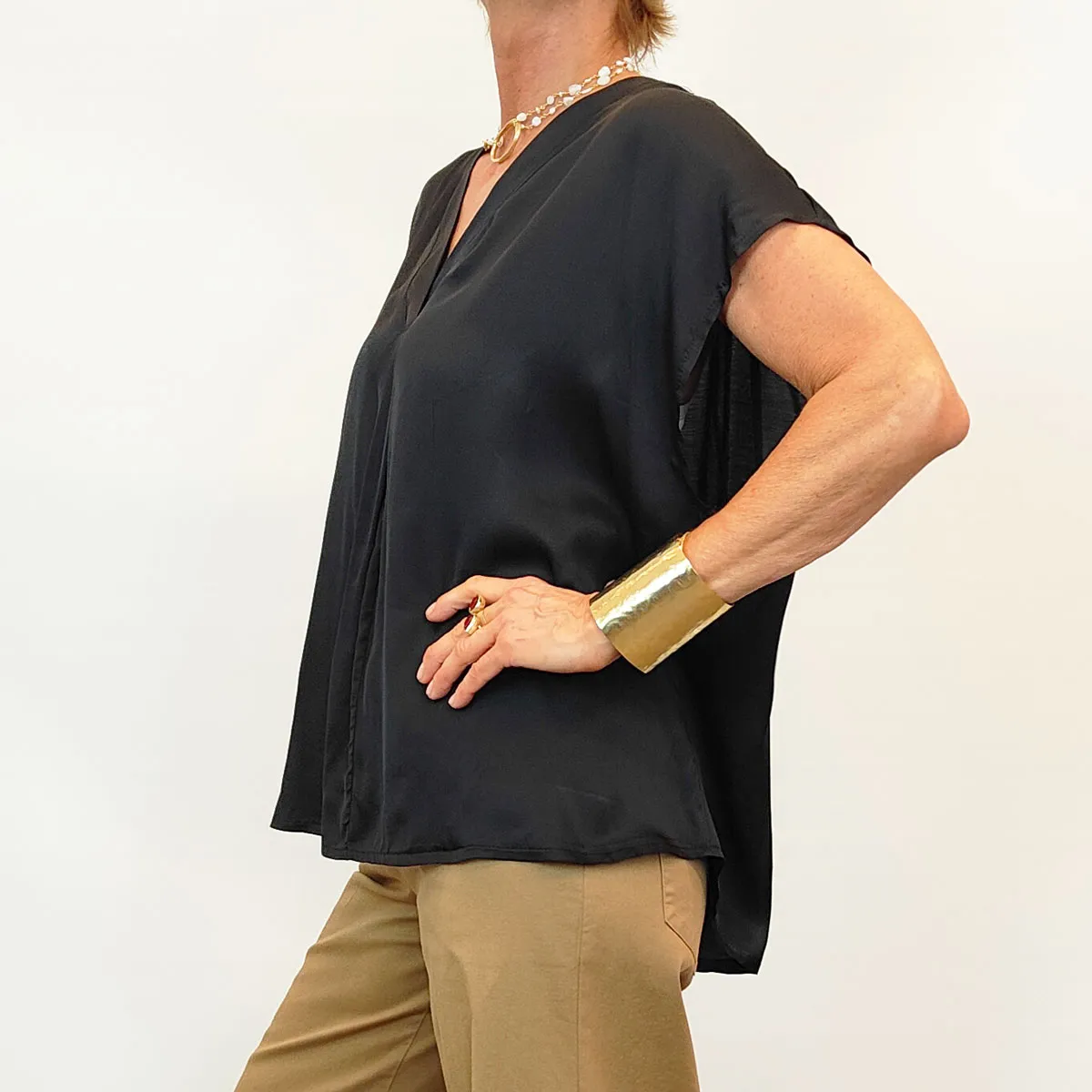 Moki B – Camicia Scollo V Over Nero