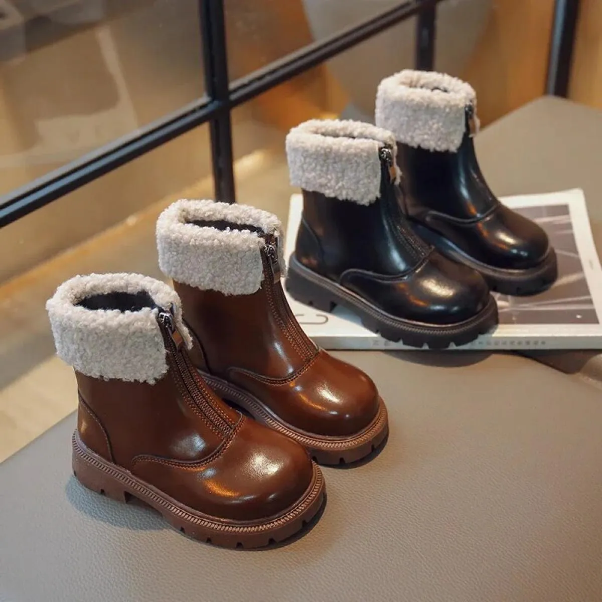 Nuovi stivali invernali per bambini Piattaforma tinta unita Cerniera frontale Stivali a metà polpaccio per bambini Moda Peluche