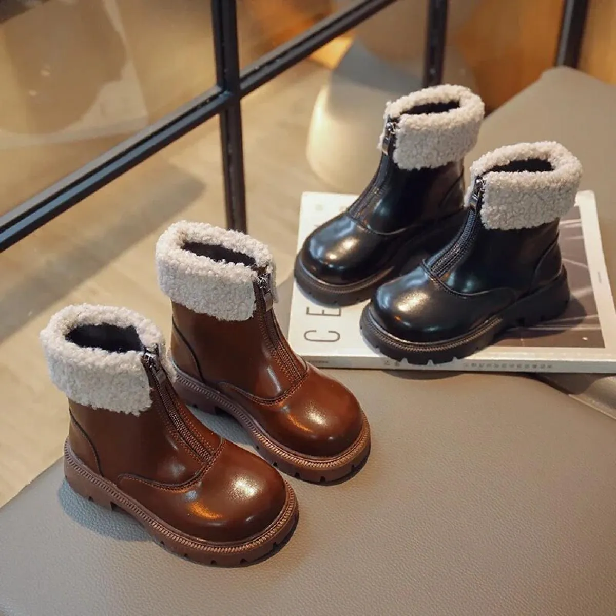 Nuovi stivali invernali per bambini Piattaforma tinta unita Cerniera frontale Stivali a metà polpaccio per bambini Moda Peluche