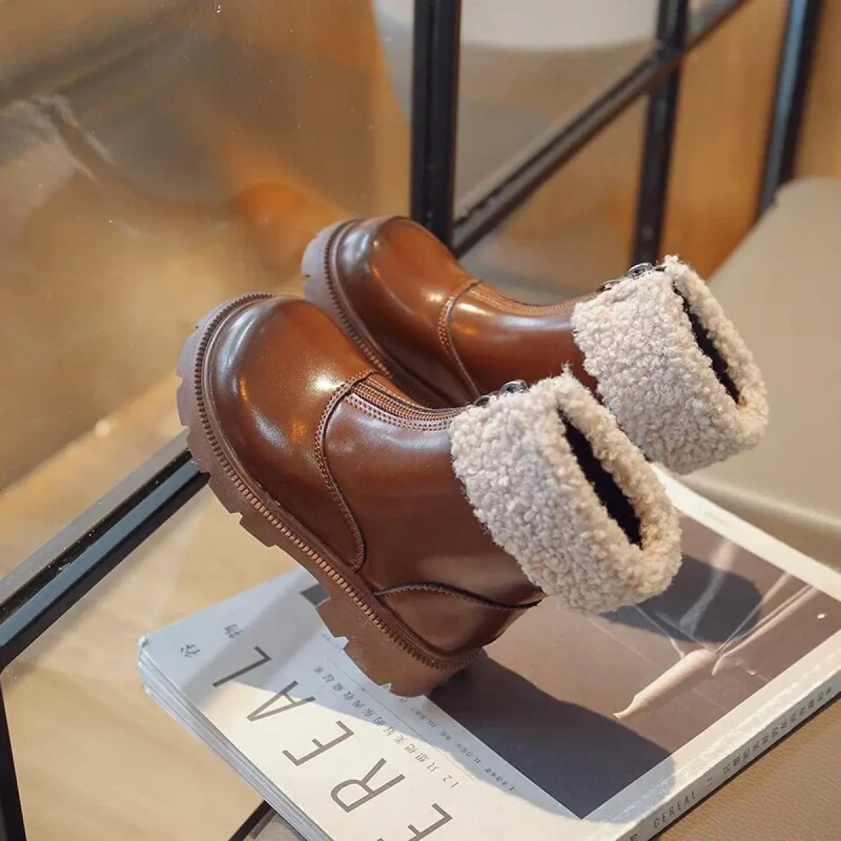Nuovi stivali invernali per bambini Piattaforma tinta unita Cerniera frontale Stivali a metà polpaccio per bambini Moda Peluche
