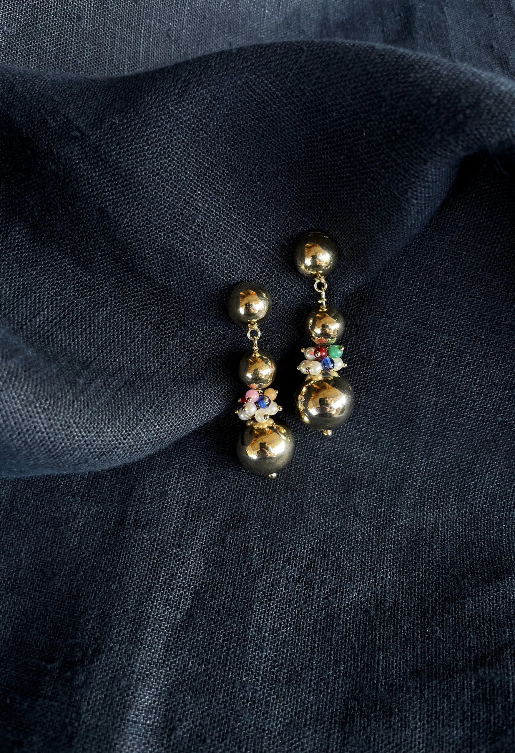 Orecchini con boules pendenti in argento bagnato in oro vintage anni ’80