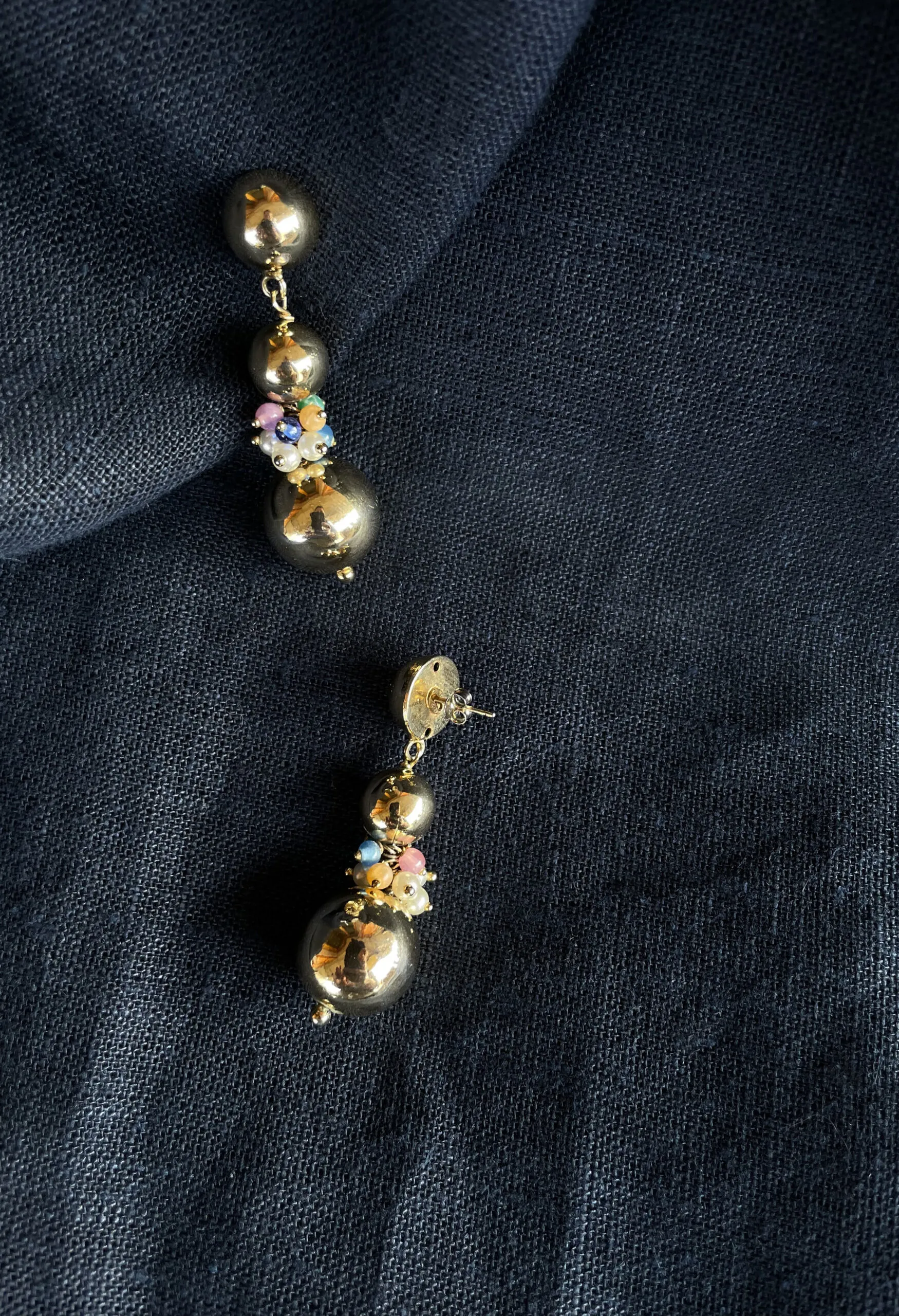 Orecchini con boules pendenti in argento bagnato in oro vintage anni ’80