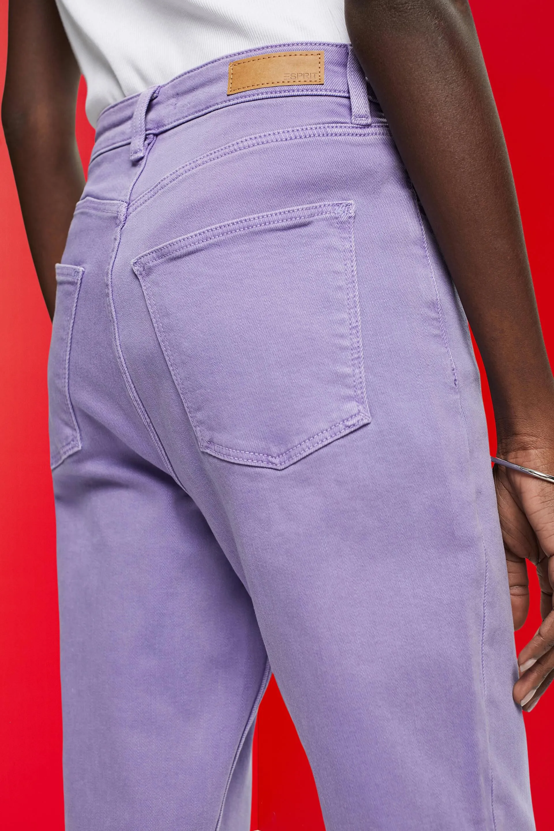 Pantaloni cropped con orlo con frange