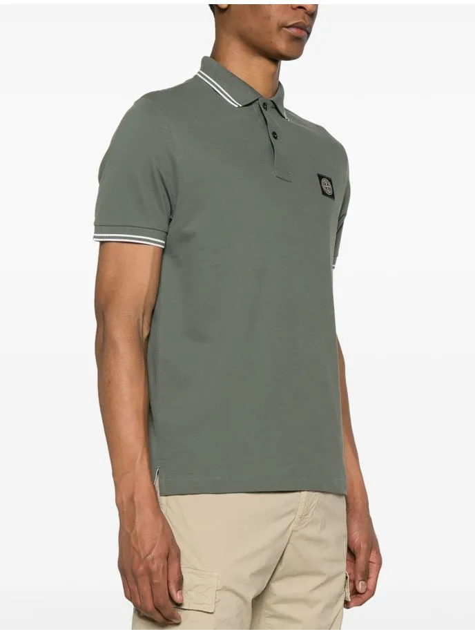 Polo con logo