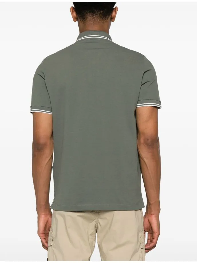 Polo con logo