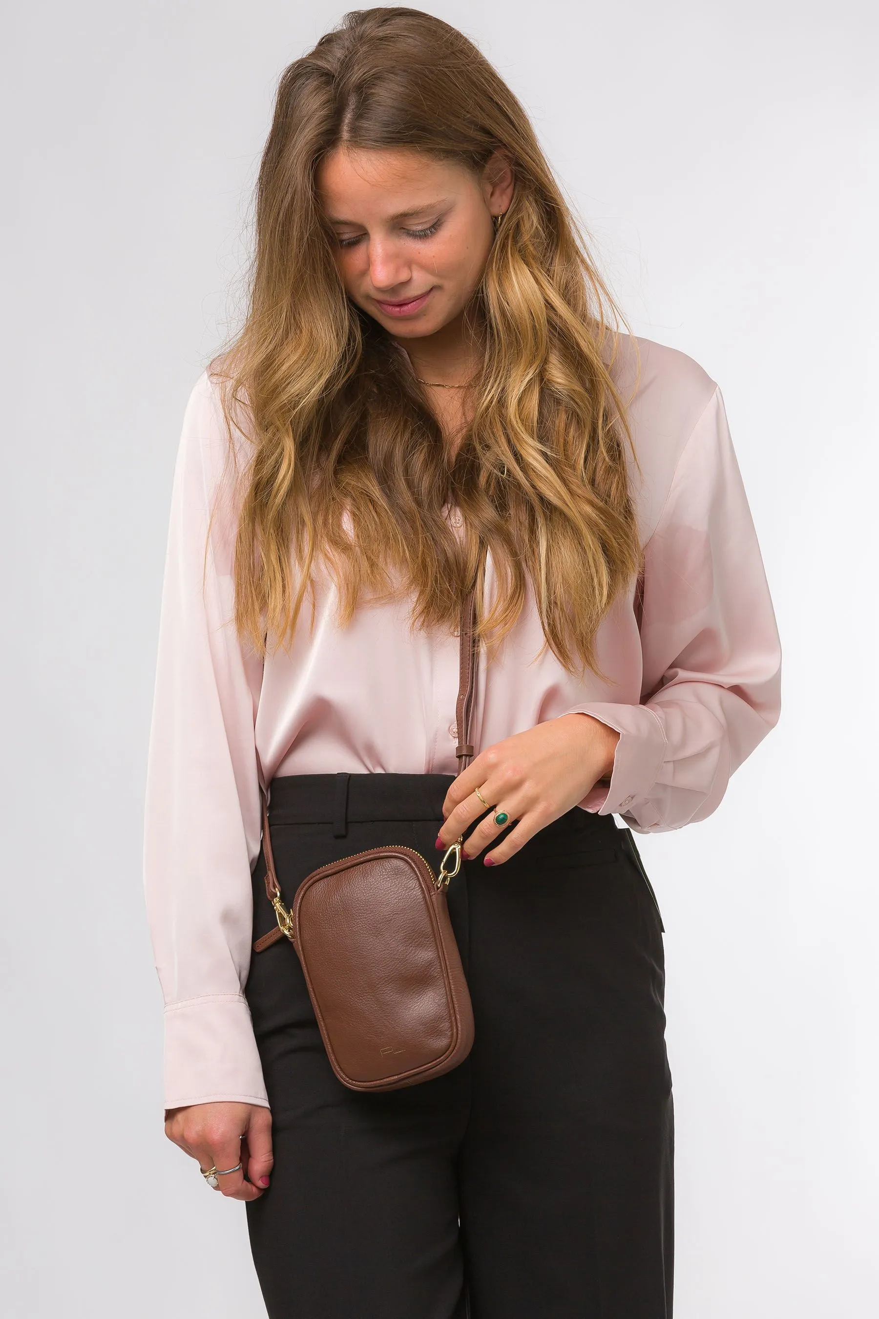 Pure Luxuries London - Alaina - Borsa per telefono a tracolla in pelle nappa