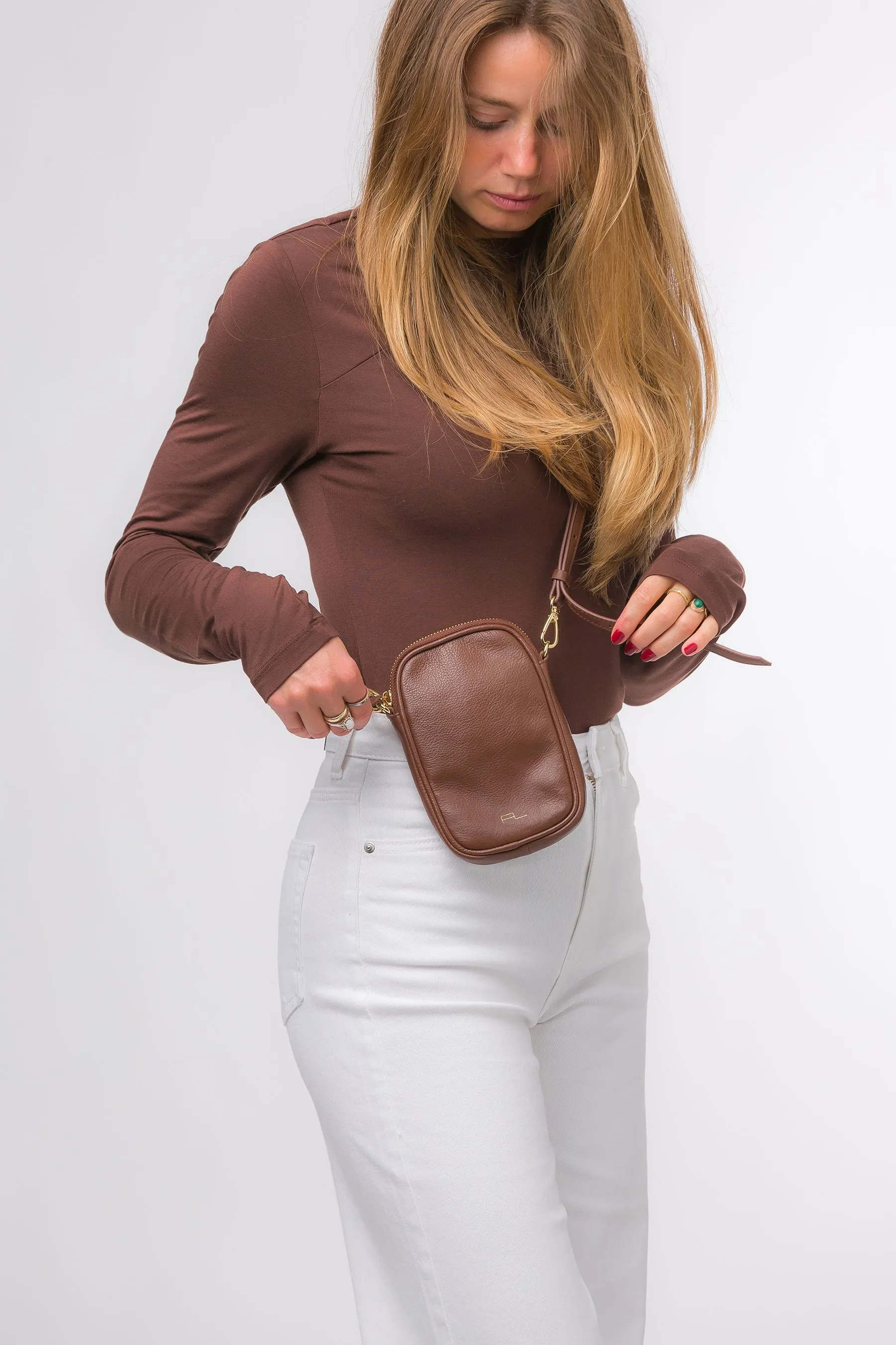 Pure Luxuries London - Alaina - Borsa per telefono a tracolla in pelle nappa