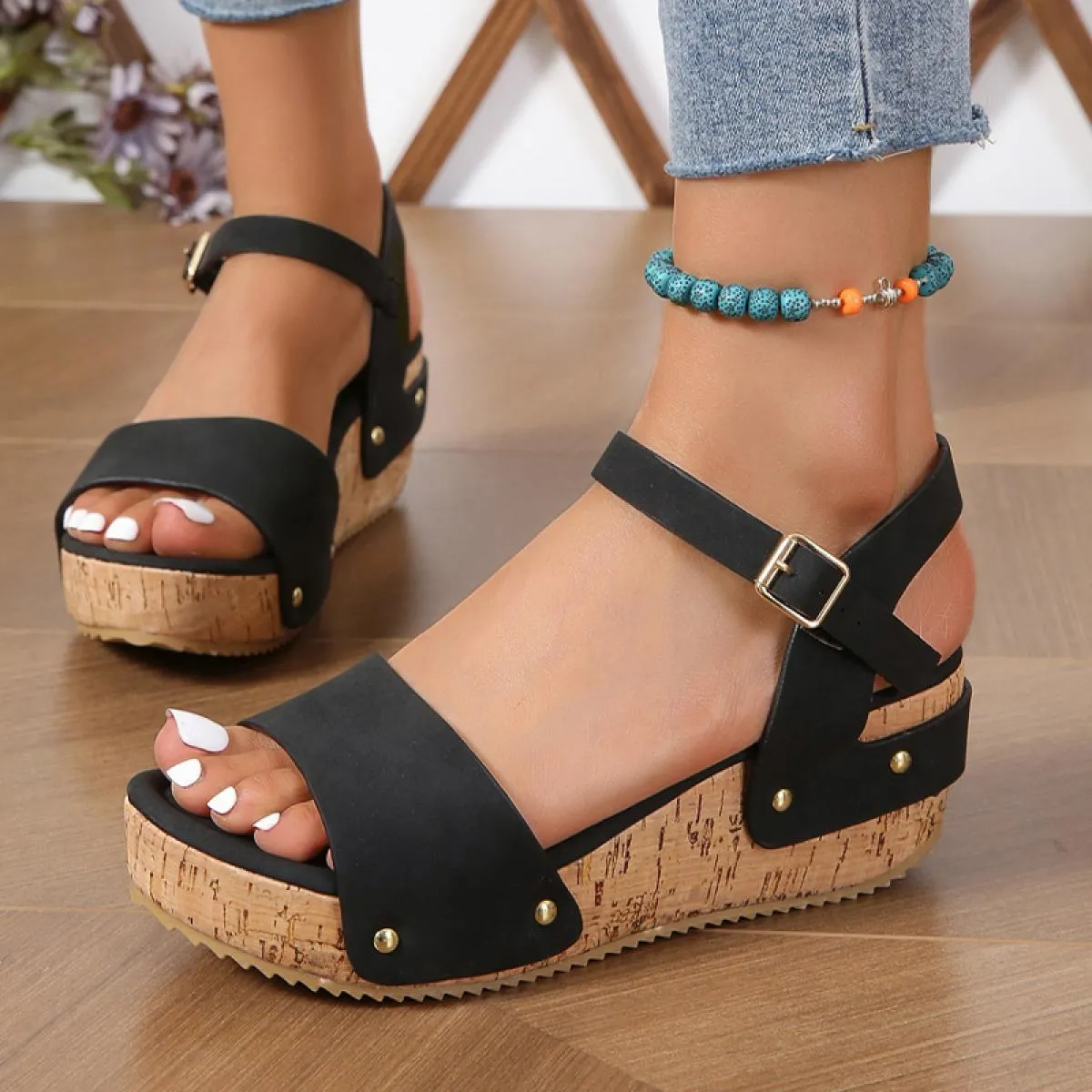 Sandali da donna con zeppa Scarpe casual con plateau Estate 2023 Nuove pantofole con tacco medio Designer Scarpe da spiaggia Inf
