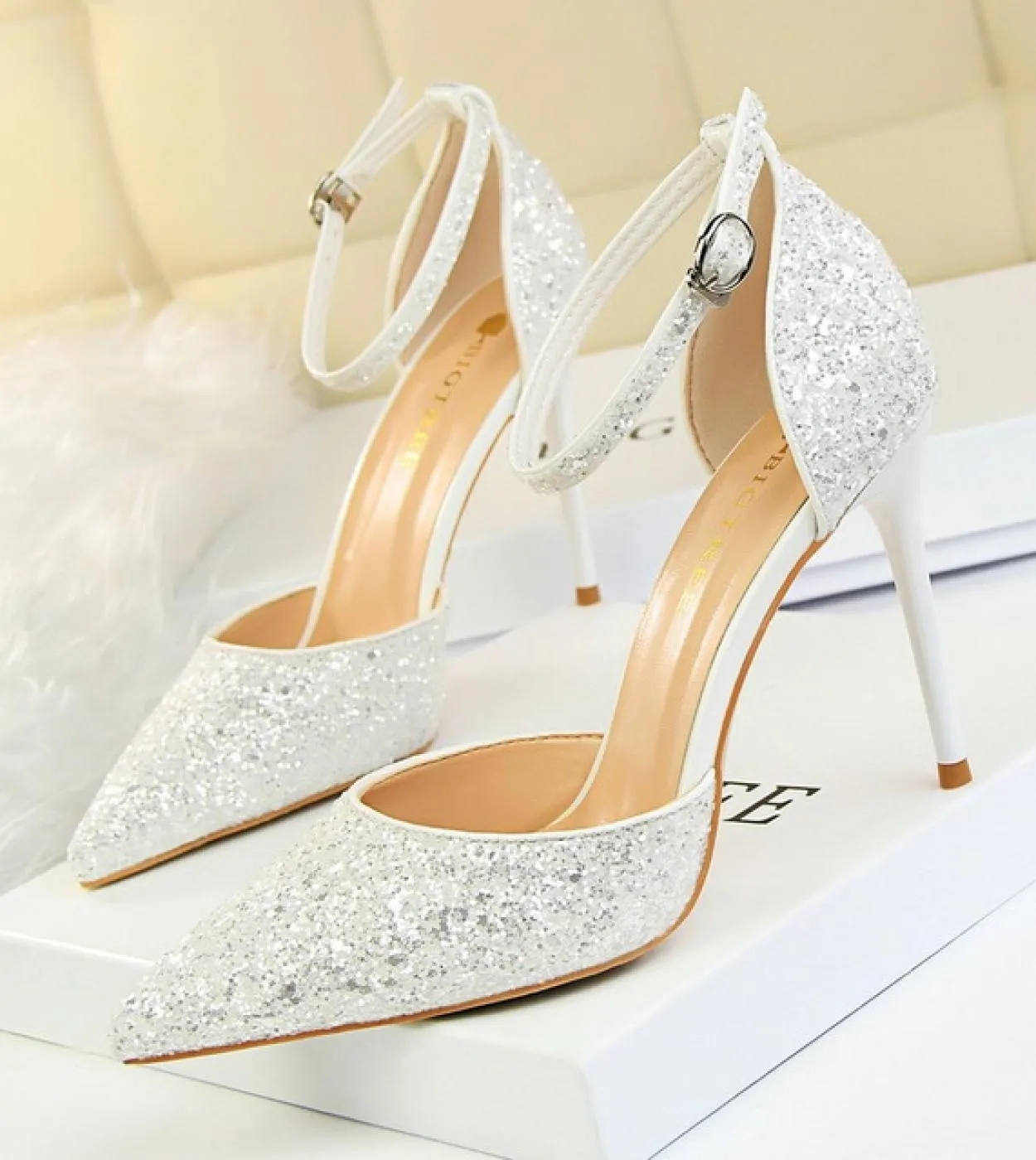 Sandali da donna estivi 7,5 cm 9,5 cm Tacchi alti Lady Wedding Tacchi bassi da sposa Glitter Bling Paillettes Stripper Cinturino
