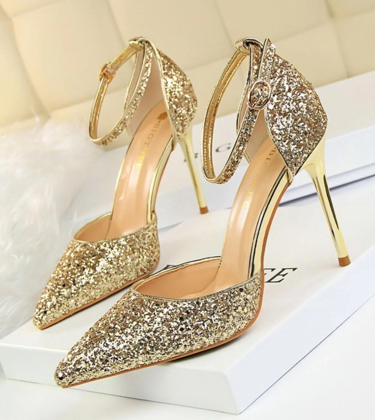 Sandali da donna estivi 7,5 cm 9,5 cm Tacchi alti Lady Wedding Tacchi bassi da sposa Glitter Bling Paillettes Stripper Cinturino