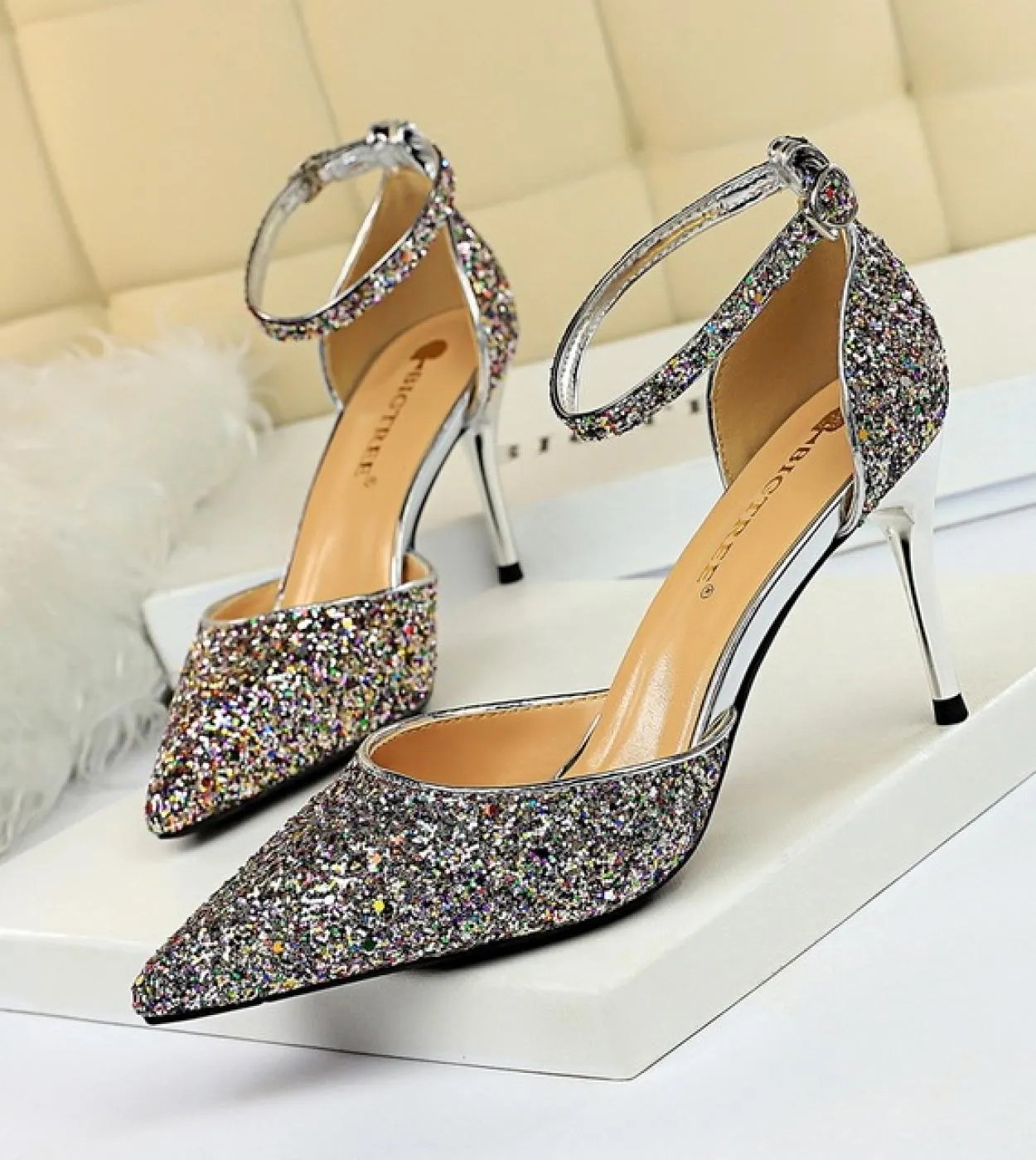 Sandali da donna estivi 7,5 cm 9,5 cm Tacchi alti Lady Wedding Tacchi bassi da sposa Glitter Bling Paillettes Stripper Cinturino