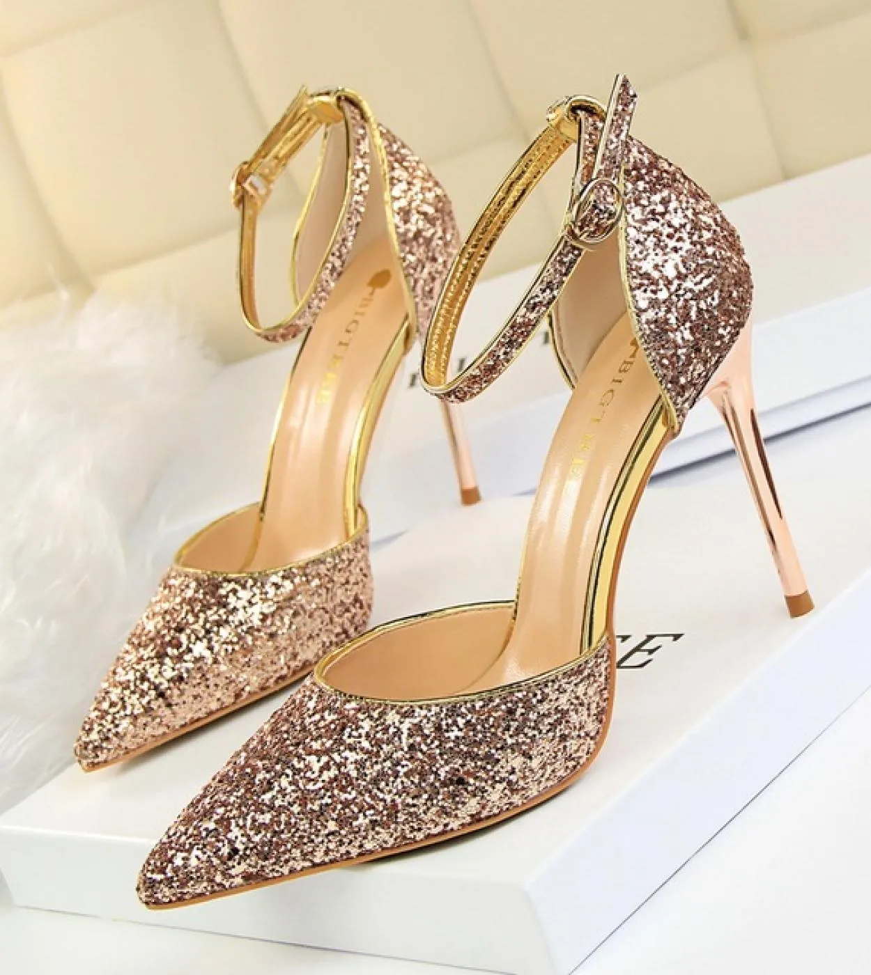 Sandali da donna estivi 7,5 cm 9,5 cm Tacchi alti Lady Wedding Tacchi bassi da sposa Glitter Bling Paillettes Stripper Cinturino