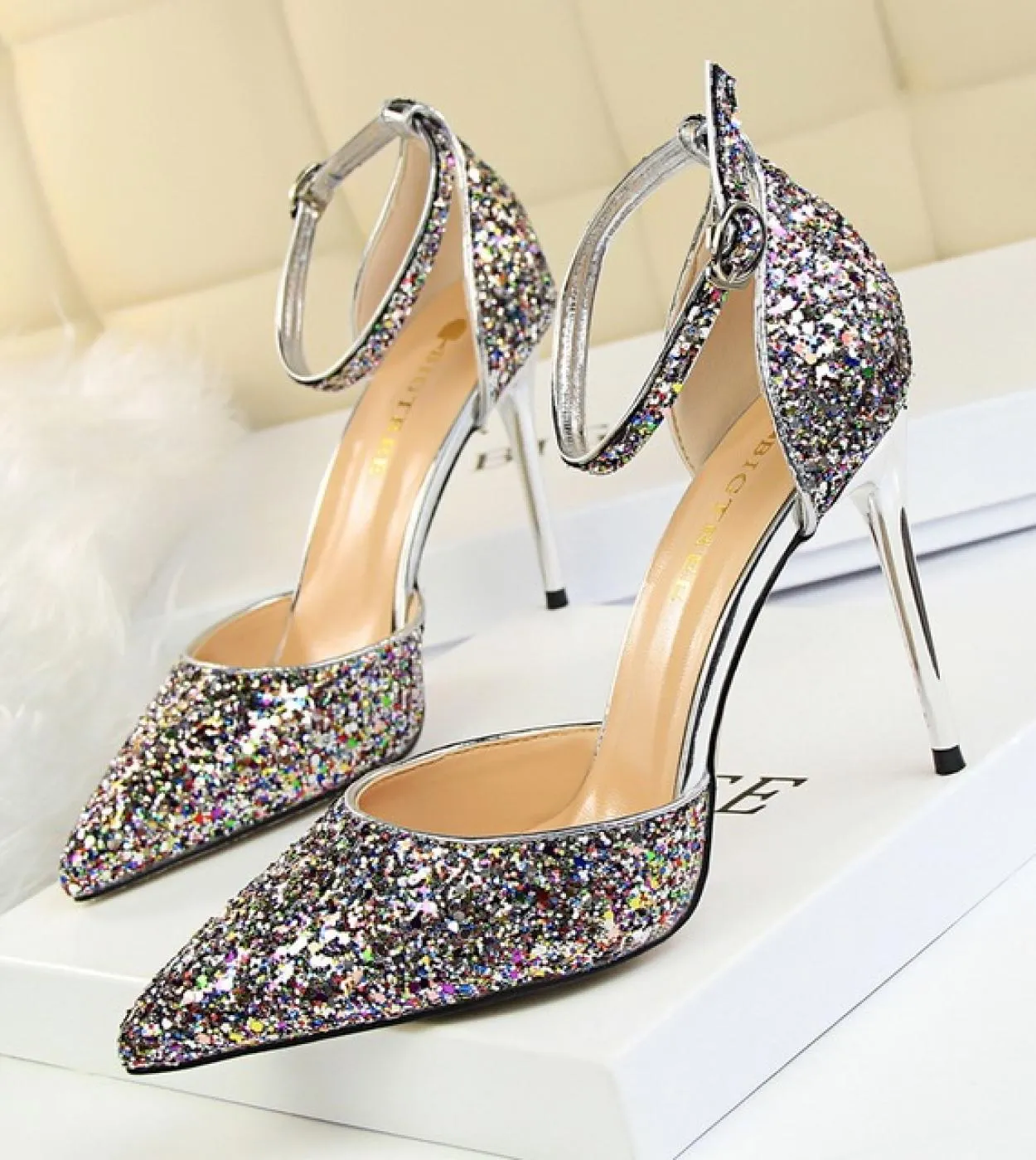 Sandali da donna estivi 7,5 cm 9,5 cm Tacchi alti Lady Wedding Tacchi bassi da sposa Glitter Bling Paillettes Stripper Cinturino