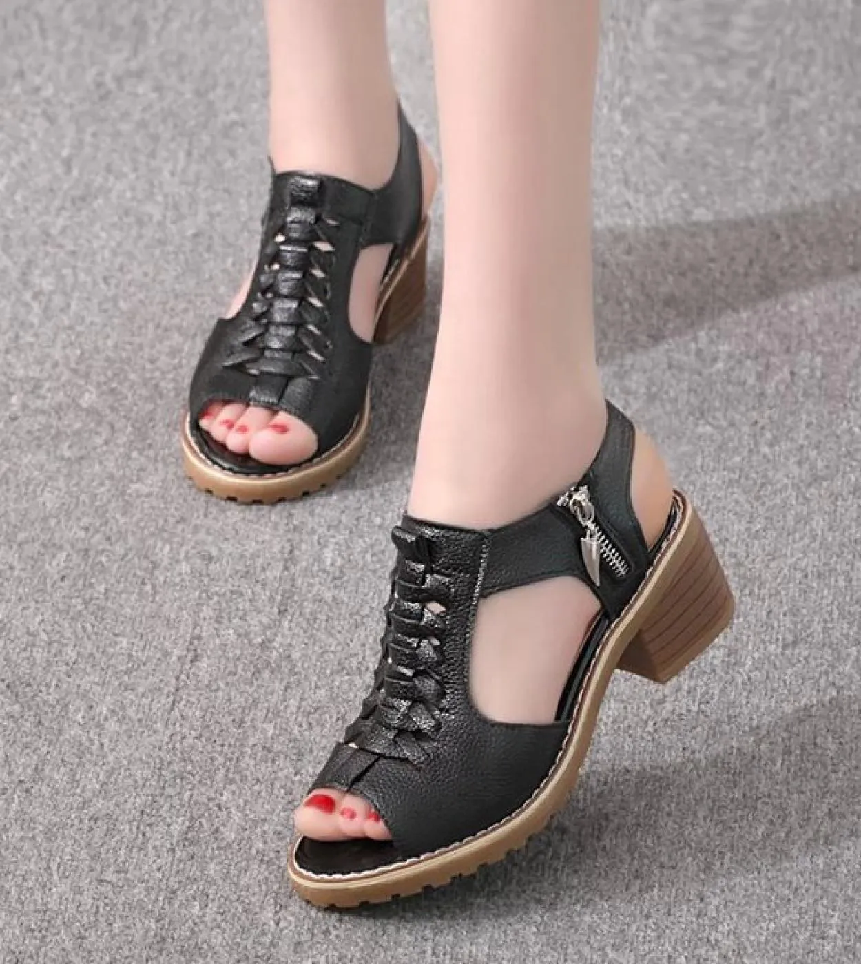 Sandali Donna Estate 2022 Tacchi bassi Scarpe a punta aperta Retro Roma Casual Ladies Fashion Piattaforma con tacco quadrato San