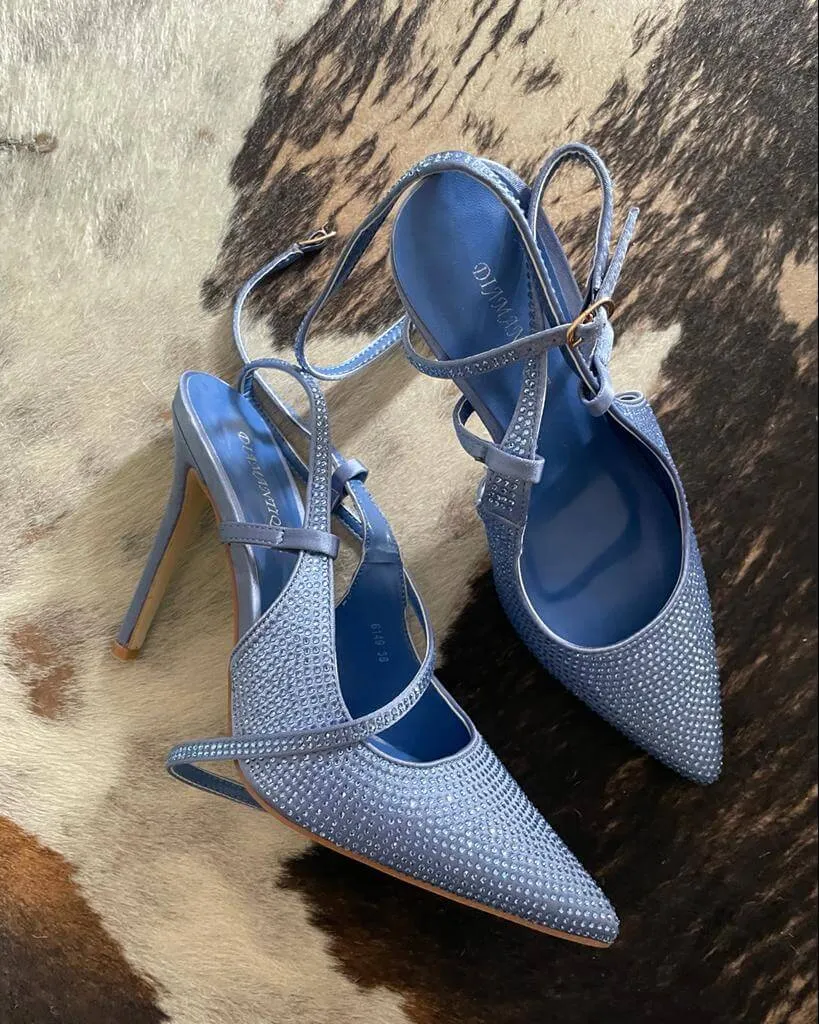 Scarpa con tacco slingback con brillantini AZZURRA.