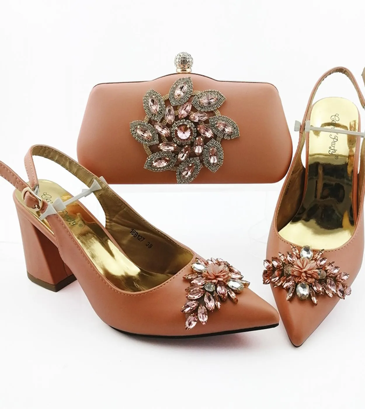 Scarpe con tacco alto in argento con punta a punta di design italiano con decorazione con fibbia in cristallo Set di scarpe e bo
