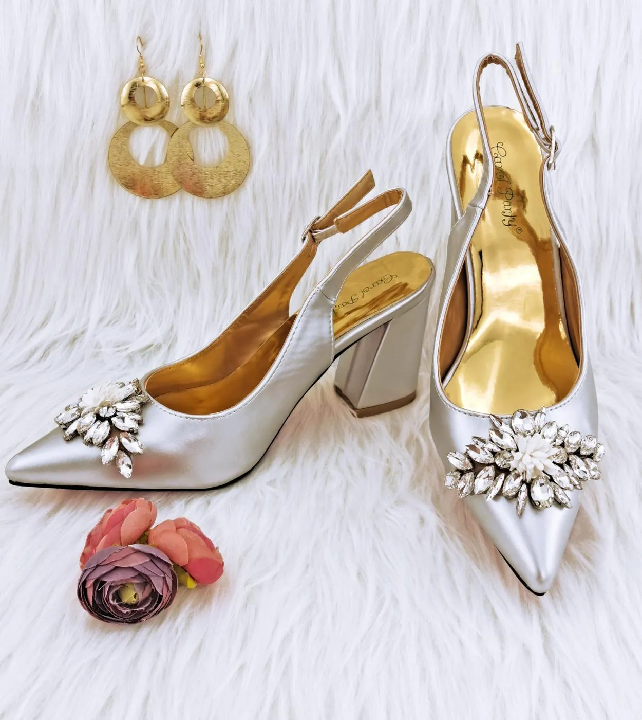 Scarpe con tacco alto in argento con punta a punta di design italiano con decorazione con fibbia in cristallo Set di scarpe e bo