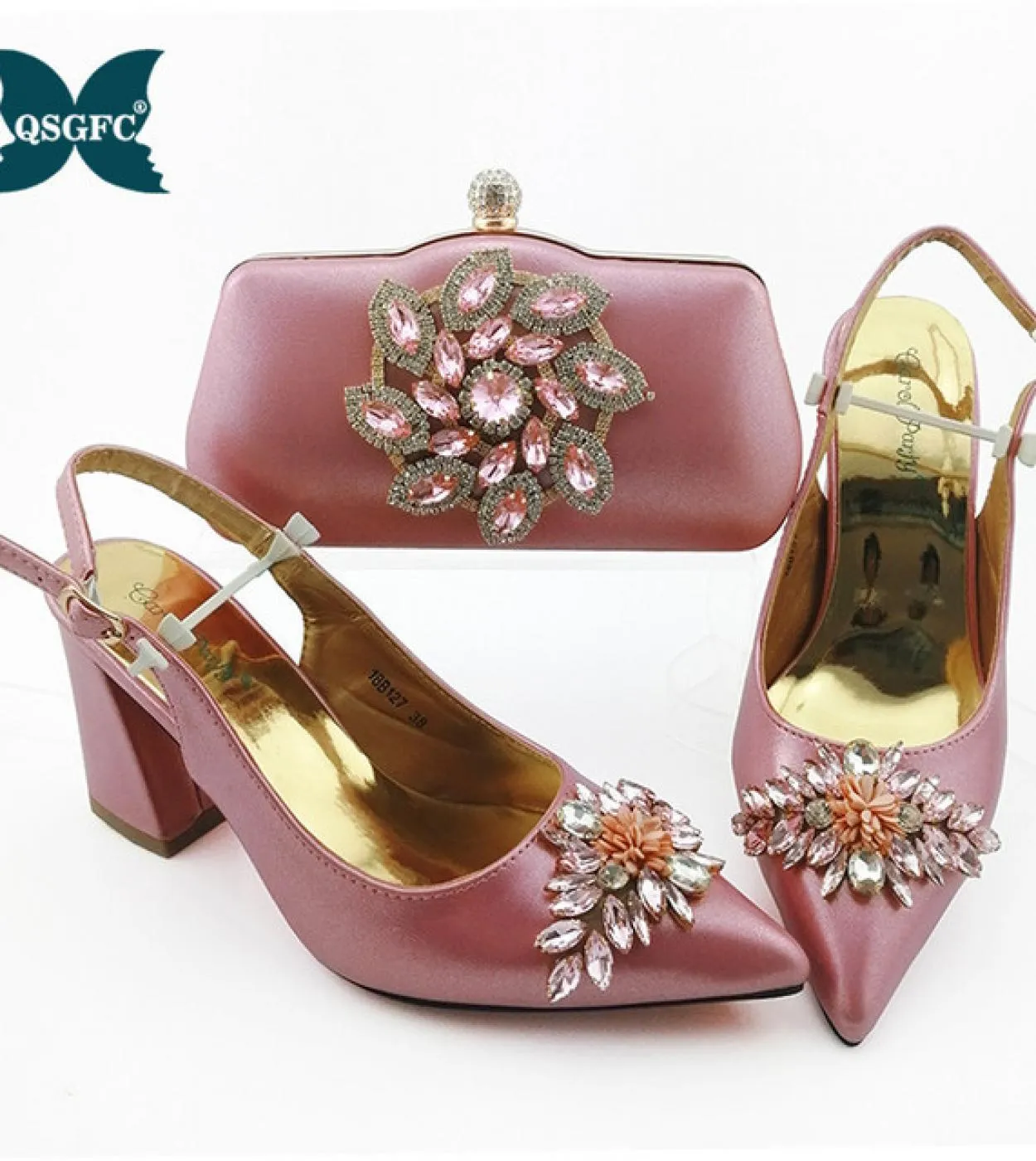 Scarpe con tacco alto in argento con punta a punta di design italiano con decorazione con fibbia in cristallo Set di scarpe e bo