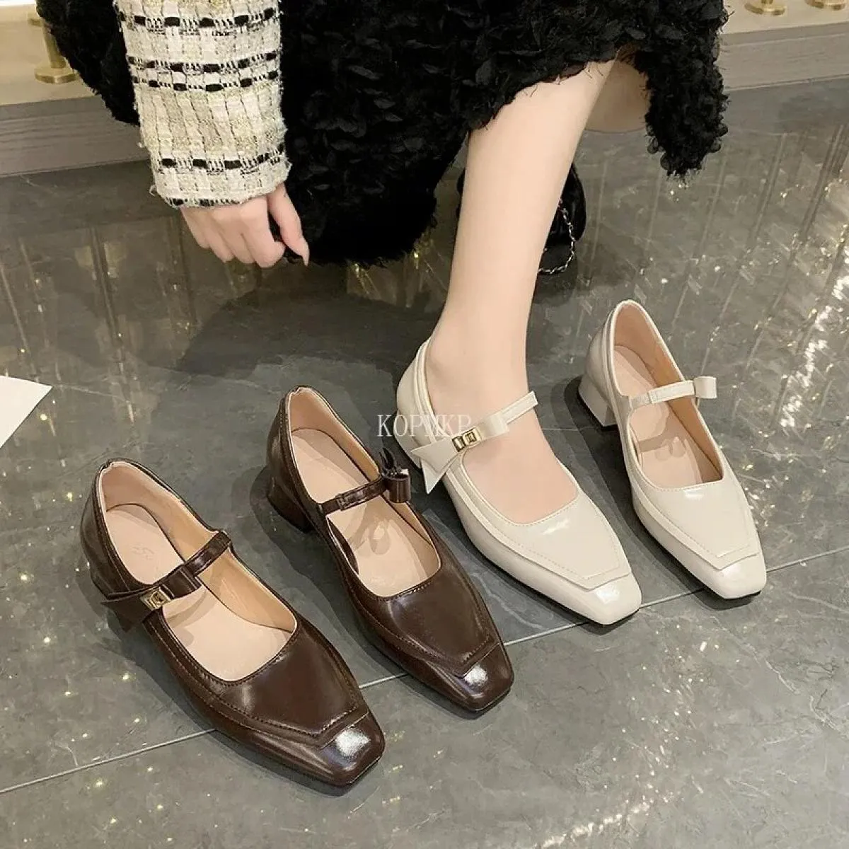 Scarpe con tacco alto moda in pelle con suola spessa donna 2024 primavera autunno nuove scarpe singole retrò da donna