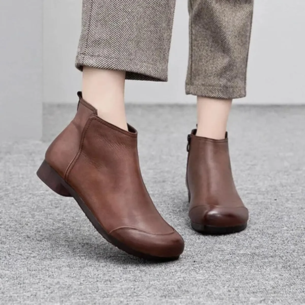 Scarpe da mamma solide di nuova vendita calda da donna Stivali autunnali Stivali corti casual Moda Comoda punta tonda di grandi