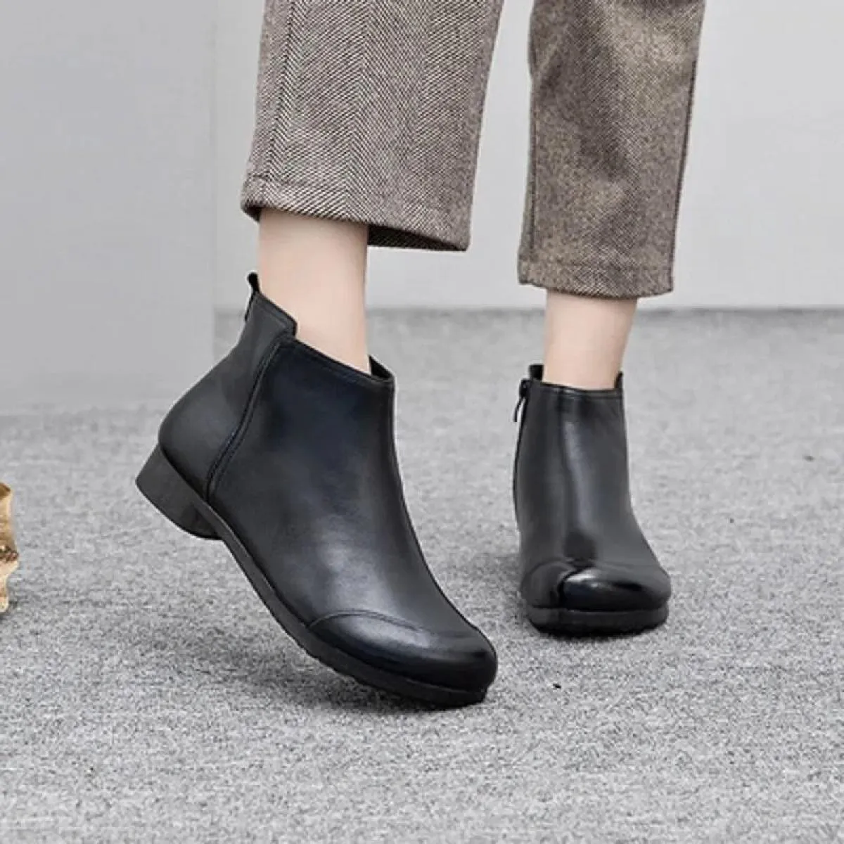 Scarpe da mamma solide di nuova vendita calda da donna Stivali autunnali Stivali corti casual Moda Comoda punta tonda di grandi