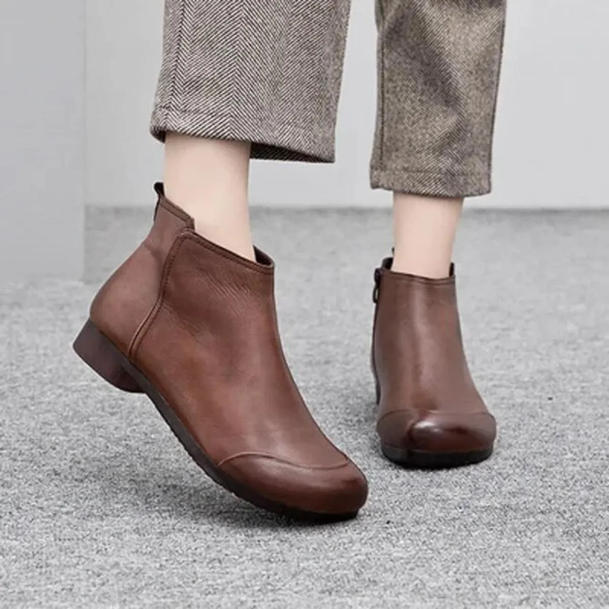 Scarpe da mamma solide di nuova vendita calda da donna Stivali autunnali Stivali corti casual Moda Comoda punta tonda di grandi
