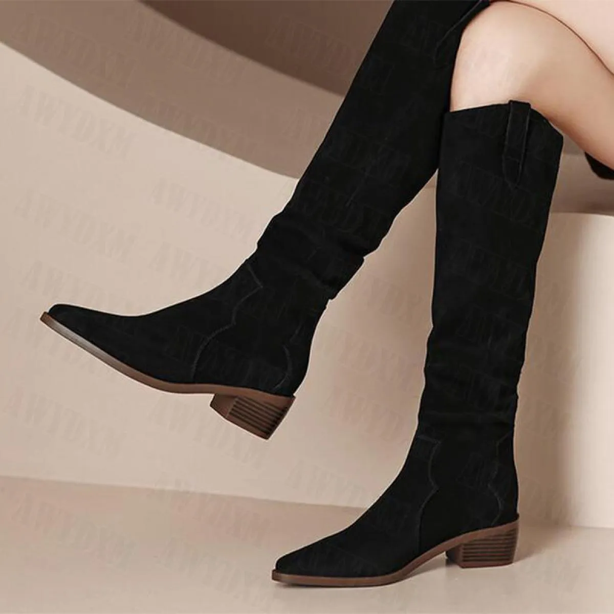 Scarpe invernali da donna 2022 Stivali lunghi a punta da donna di lusso Scarpe con tacco medio in pelle scamosciata Stivali da d